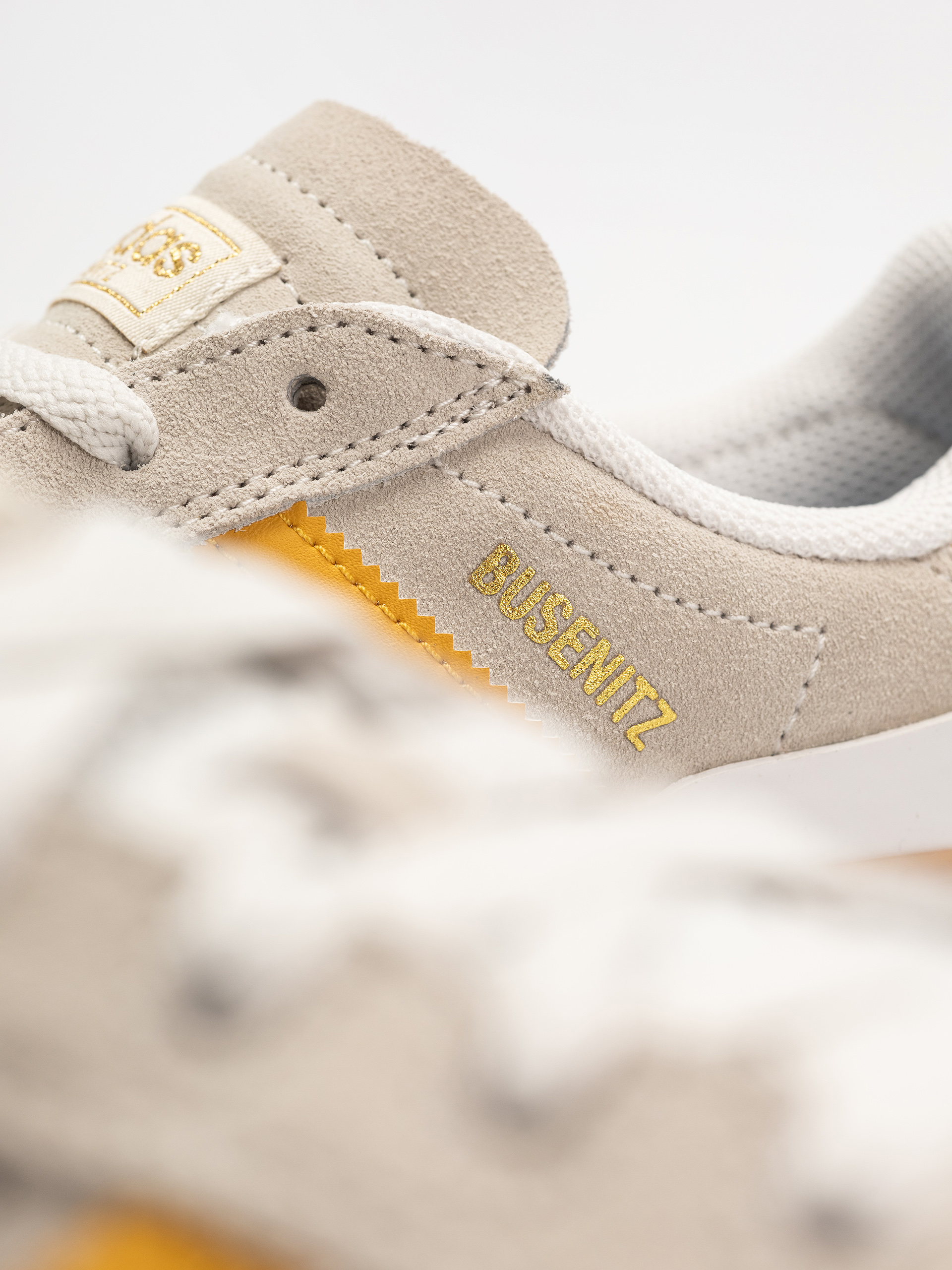 Обувки adidas Busenitz Vulc II (crywht/preyel/goldmt)
