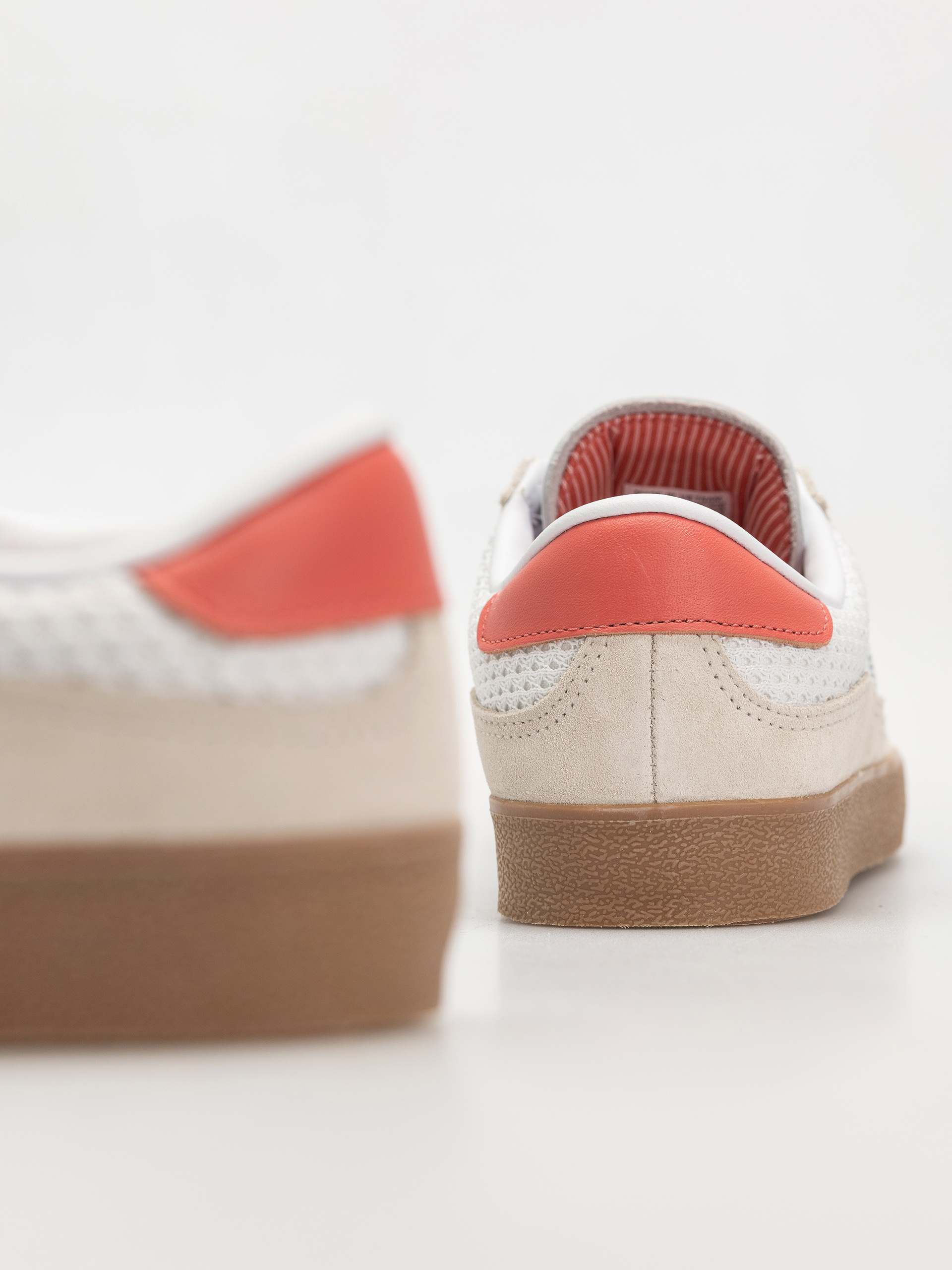 Обувки adidas Puig Indoor (wonwhi/ftwwht/gum4)