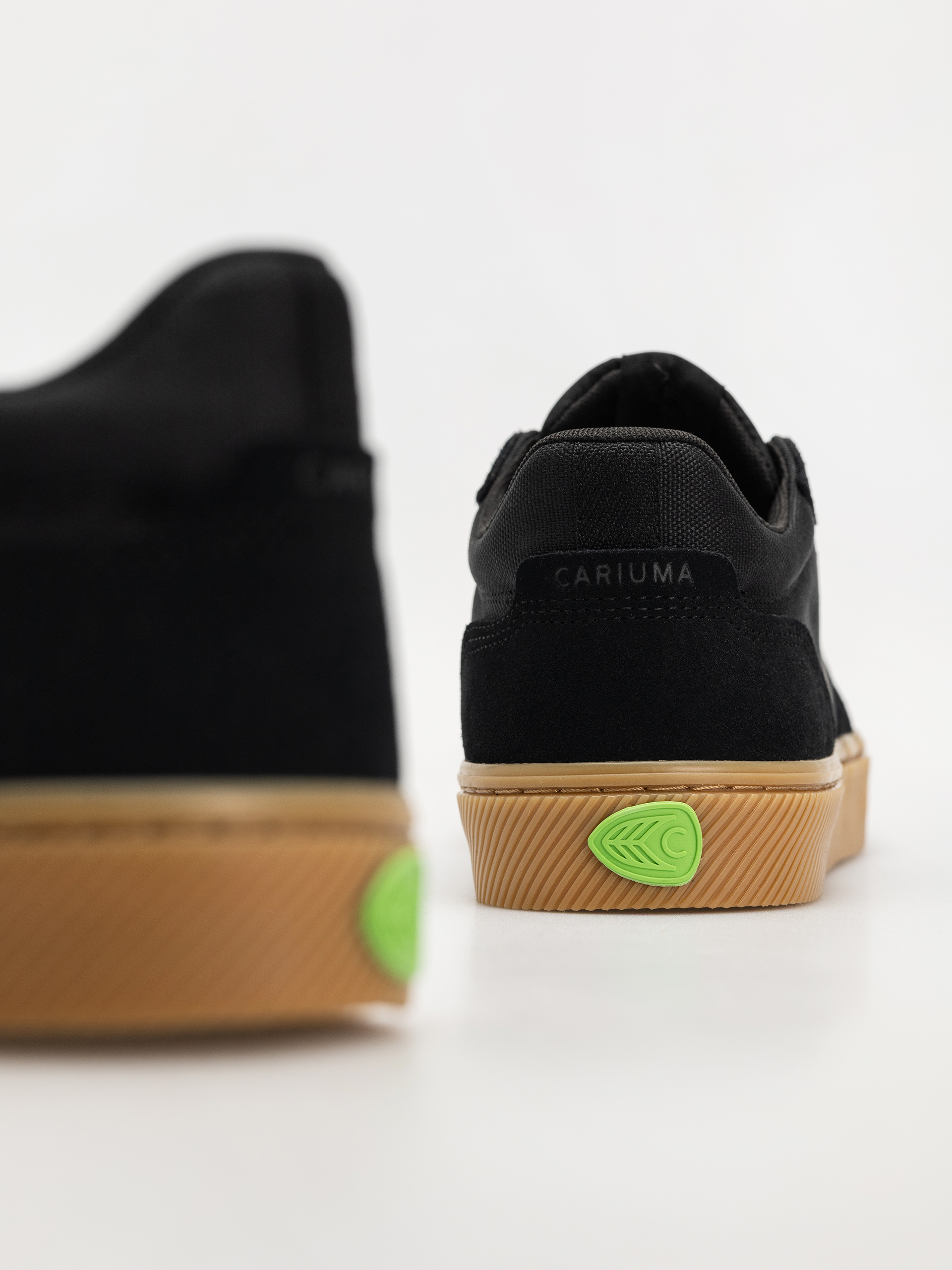 Обувки Cariuma Vallely Pro (gum black suede and cordura ash grey logo)