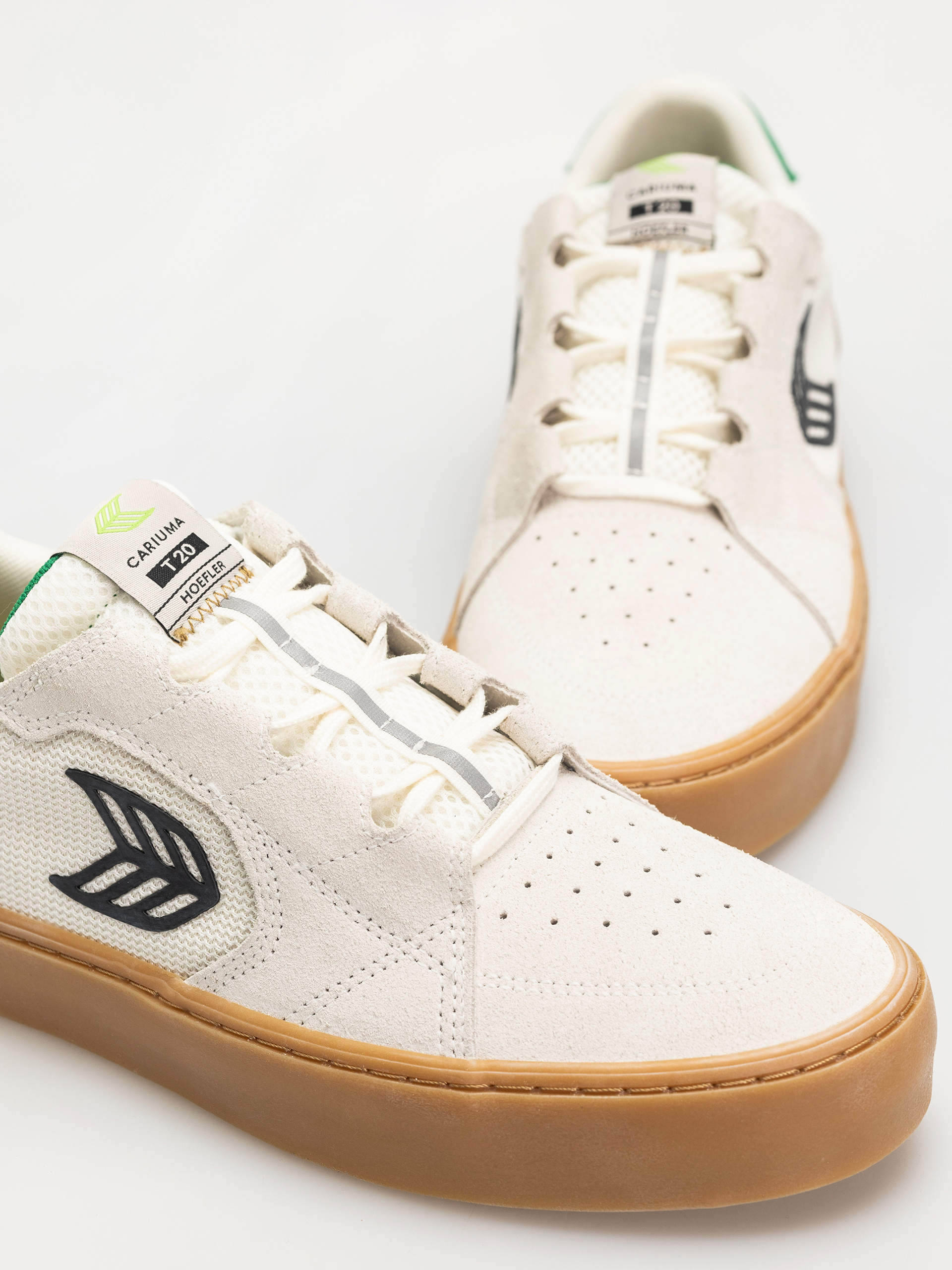 Обувки Cariuma T20 Pro (gum smoke white suede and mesh black logo green)