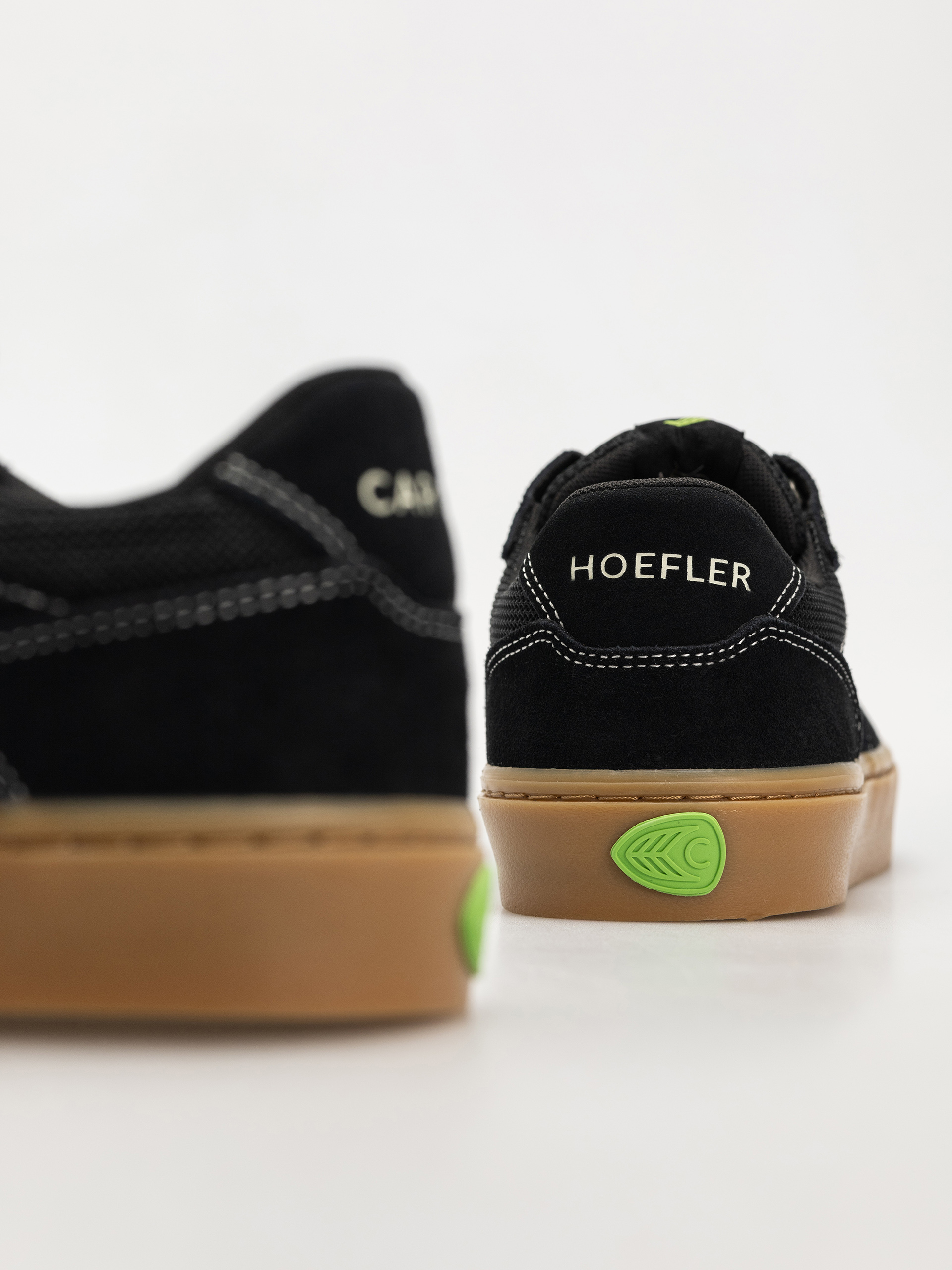 Обувки Cariuma T20 Pro (gum black suede and mesh ivory logo contrast thread)