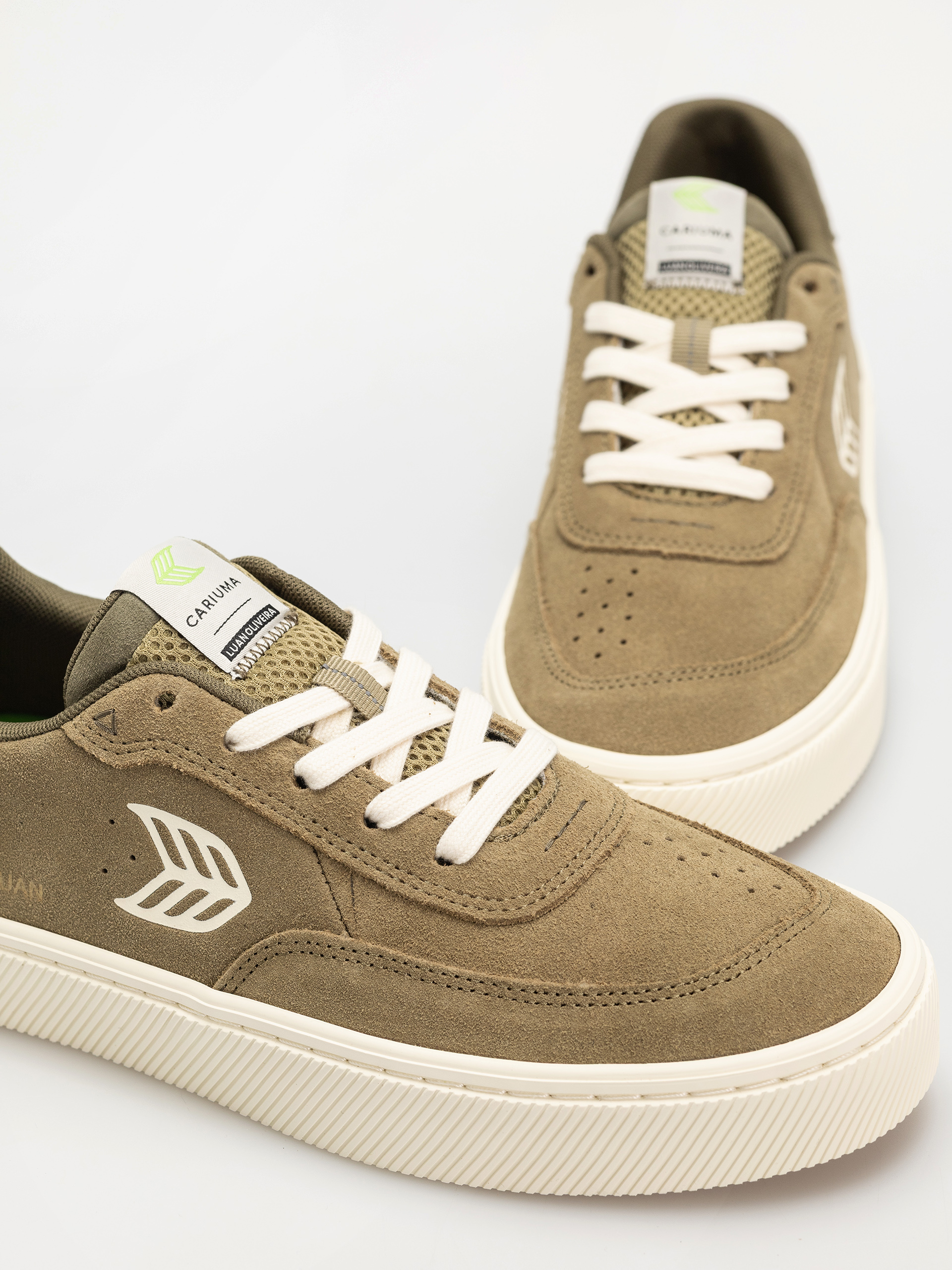 Обувки Cariuma Luan Pro (olive green suede ivory logo burnt olive)