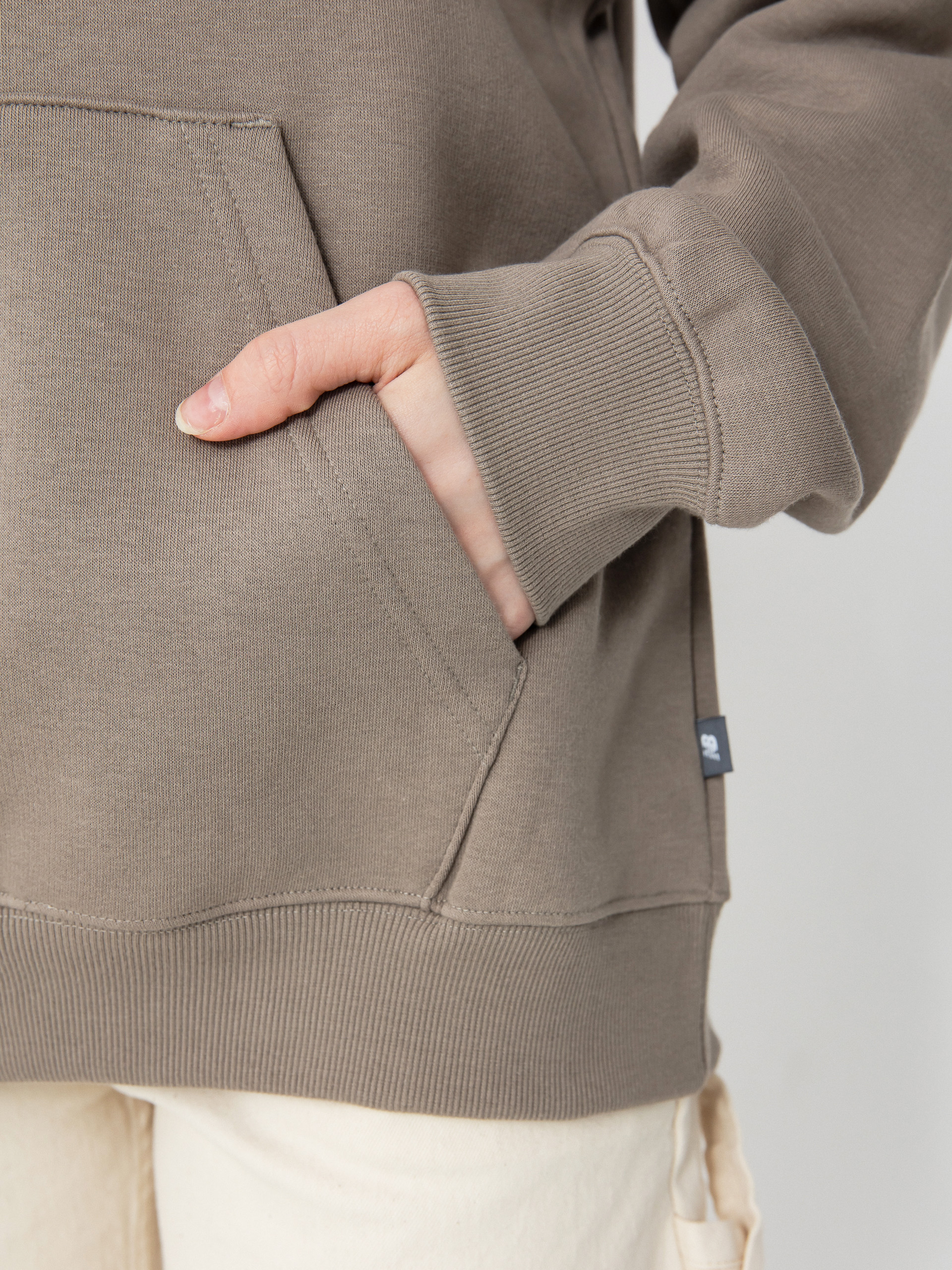 Суитшърт с качулка New Balance Athletics Club HD Wmn (dockside)