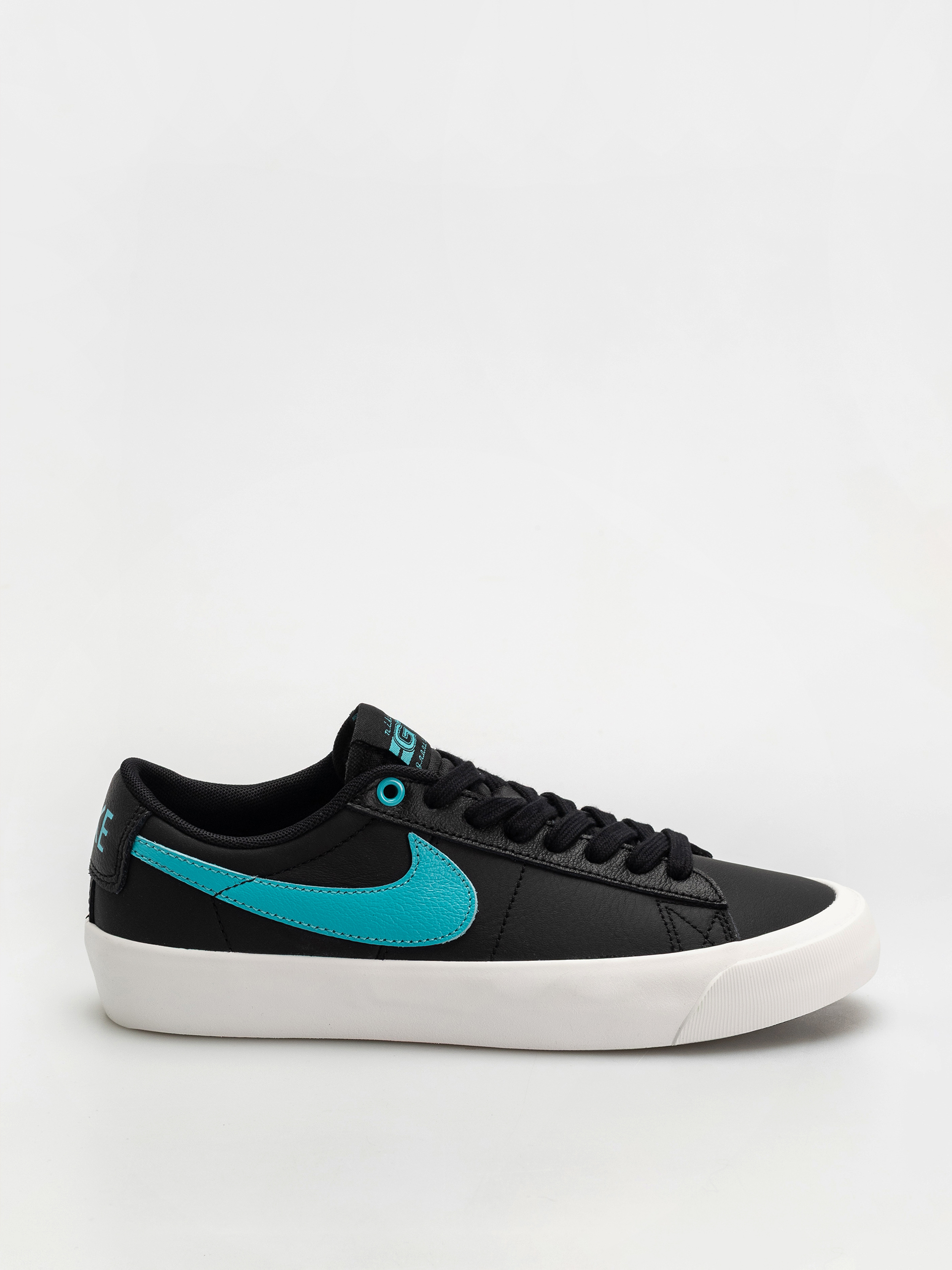 Обувки Nike SB Blazer Low Pro Gt (black/dusty cactus black summit white)