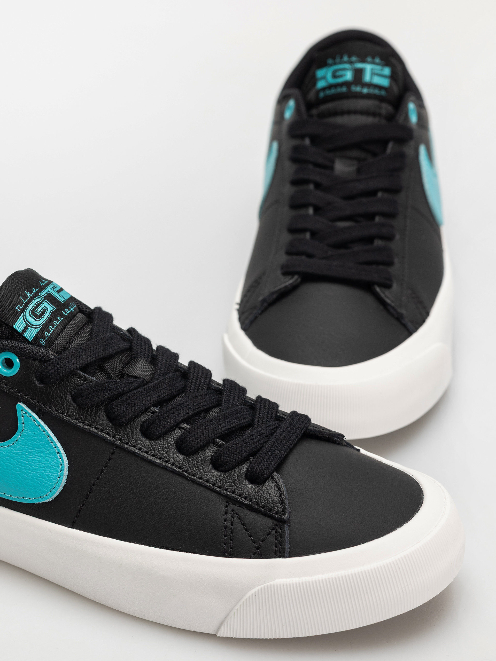 Обувки Nike SB Blazer Low Pro Gt (black/dusty cactus black summit white)