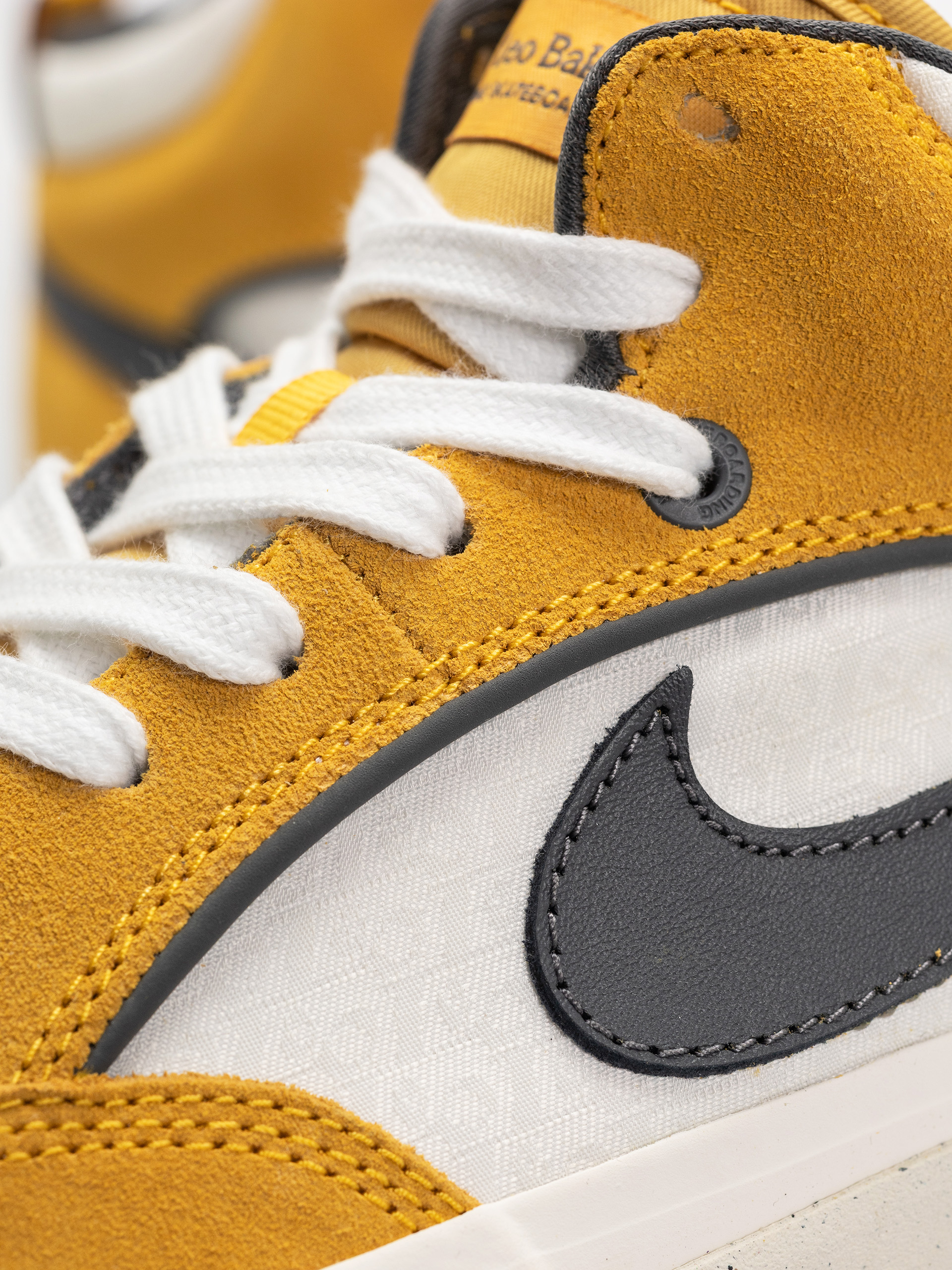 Обувки Nike SB React Leo (university gold/dark grey)