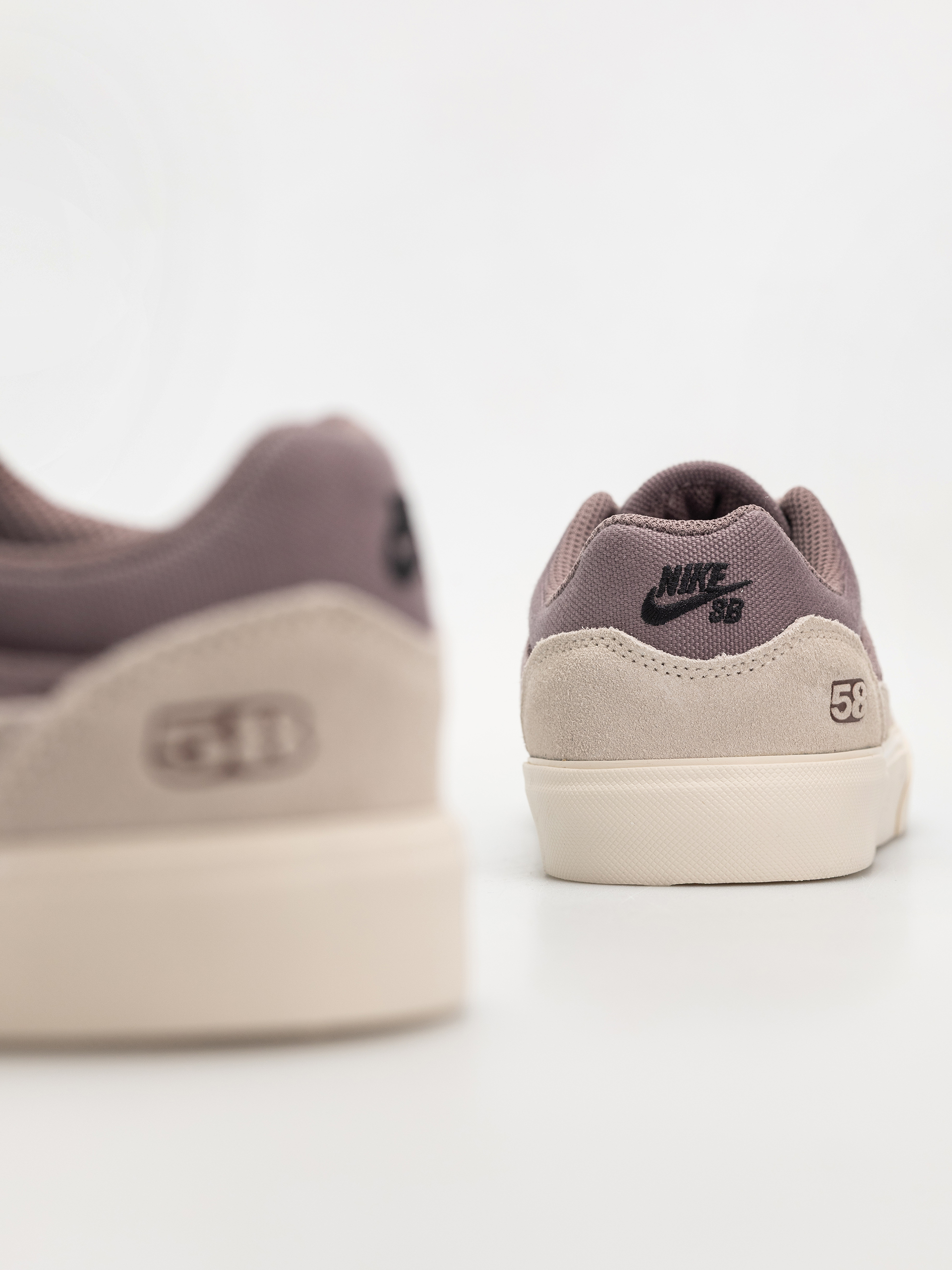 Обувки Nike SB Malor TE (taupe grey/black lt orewood brn cinnamon)