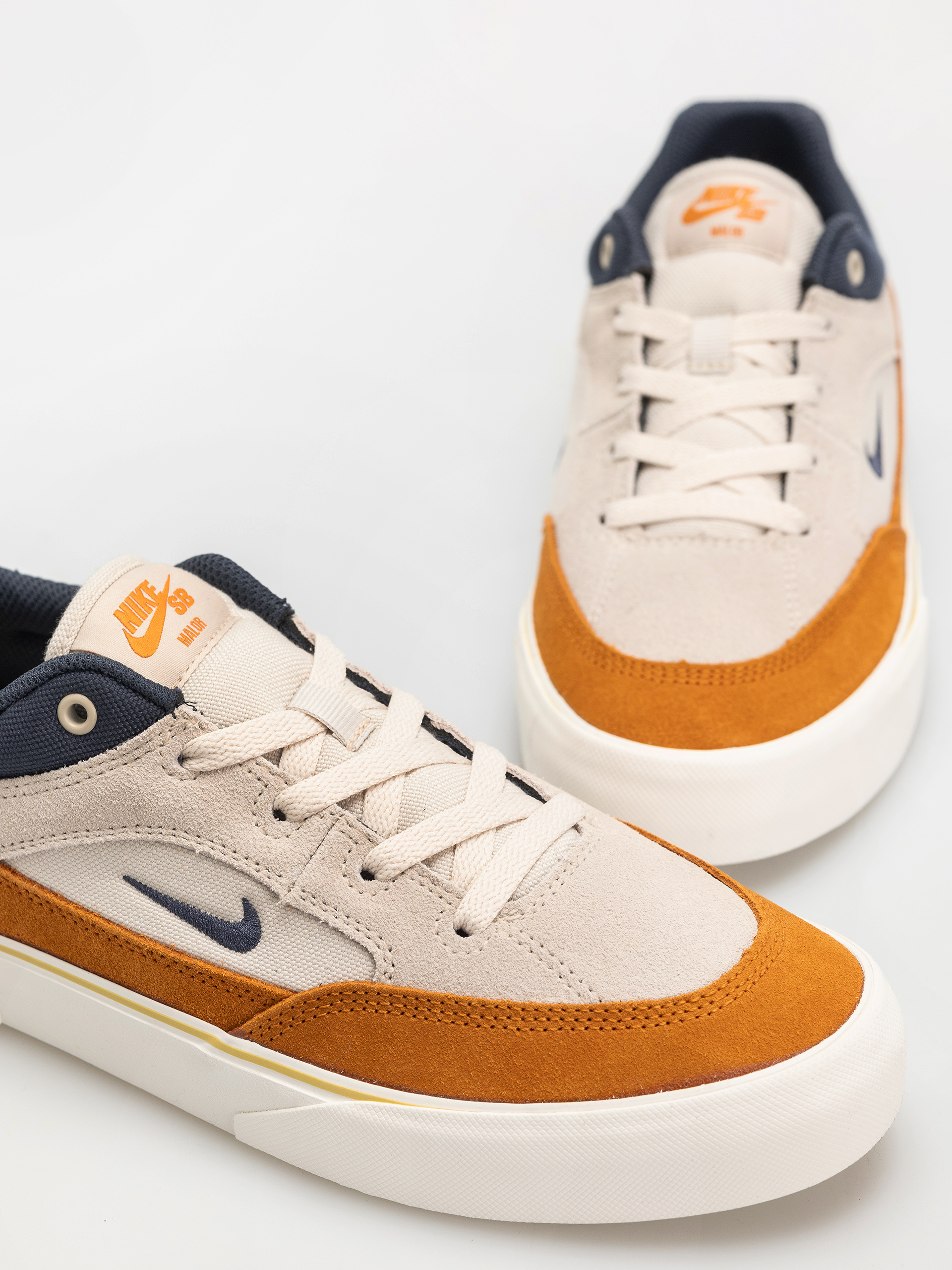 Обувки Nike SB Malor (lt orewood brn/thunder blue monarch sail)