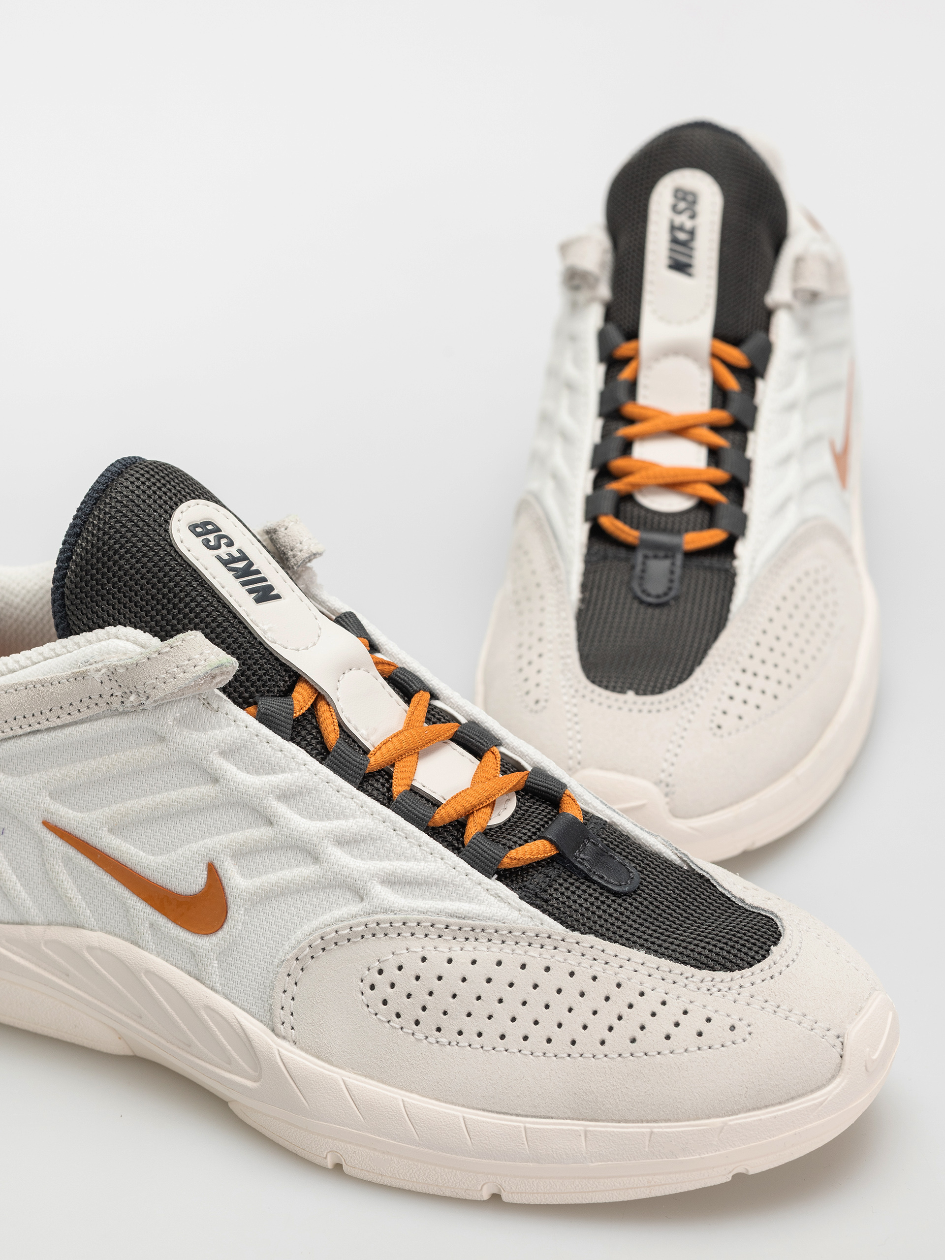 Обувки Nike SB Vertebrae (summit white/monarch phantom)