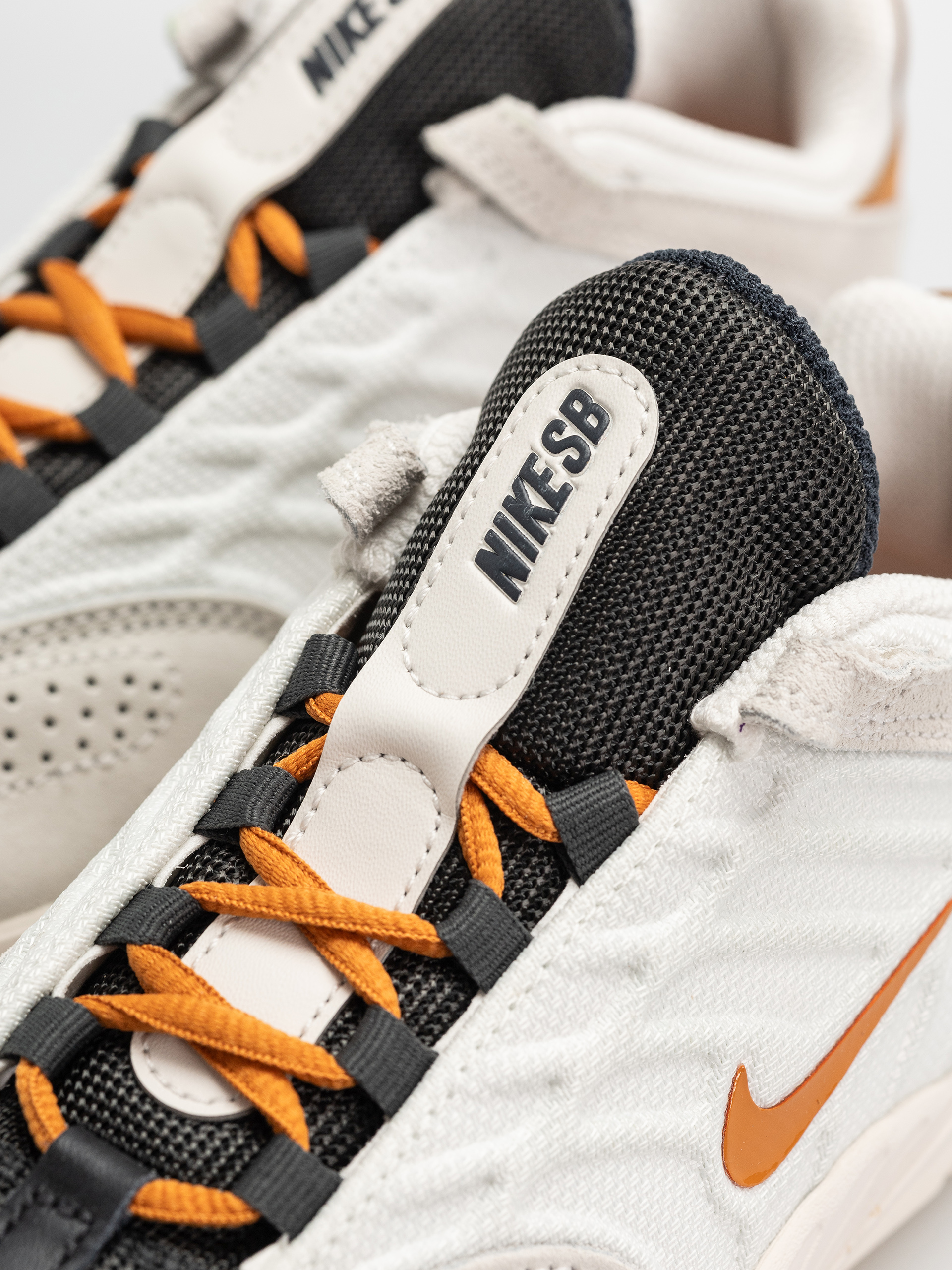 Обувки Nike SB Vertebrae (summit white/monarch phantom)