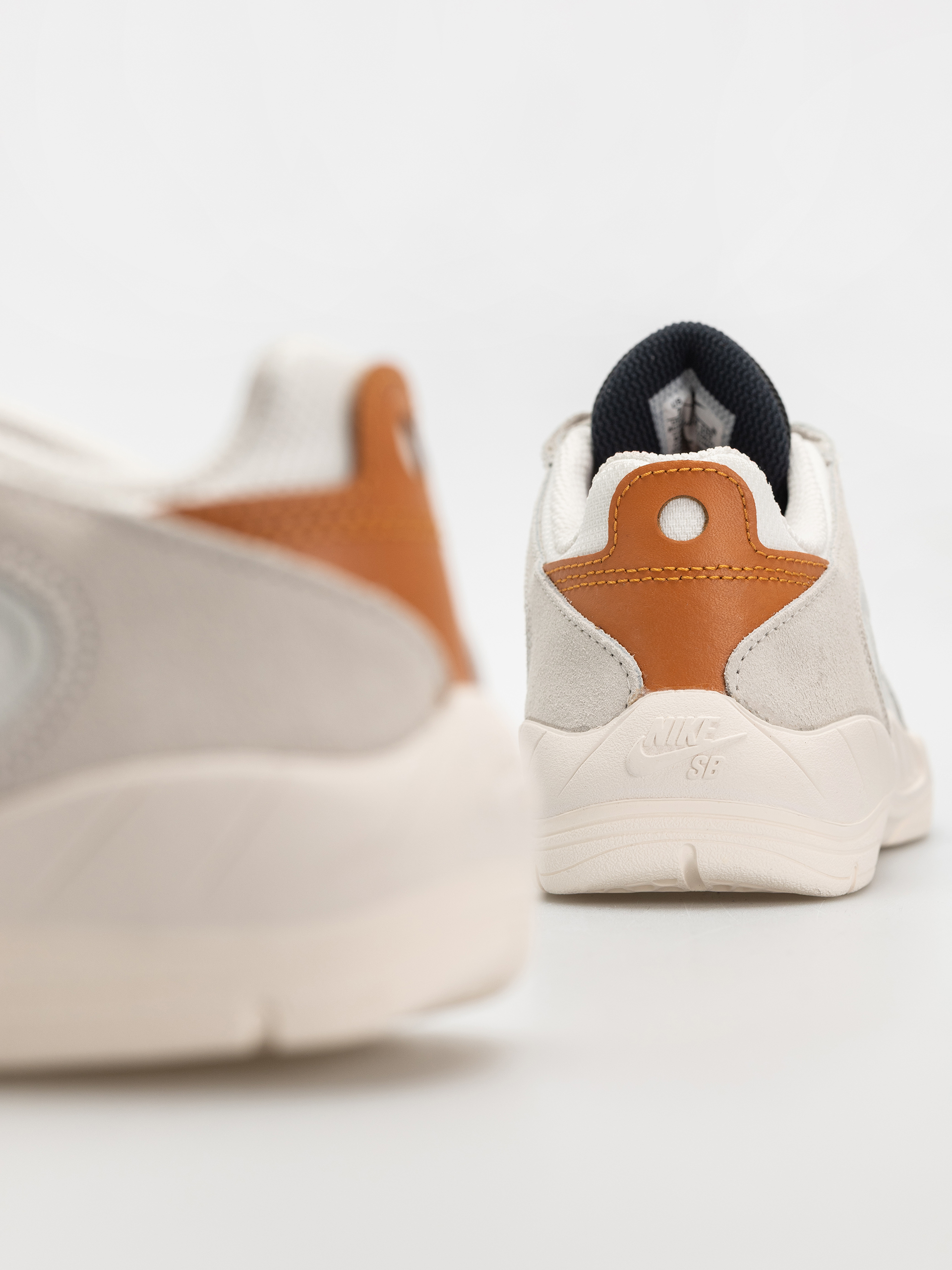 Обувки Nike SB Vertebrae (summit white/monarch phantom)