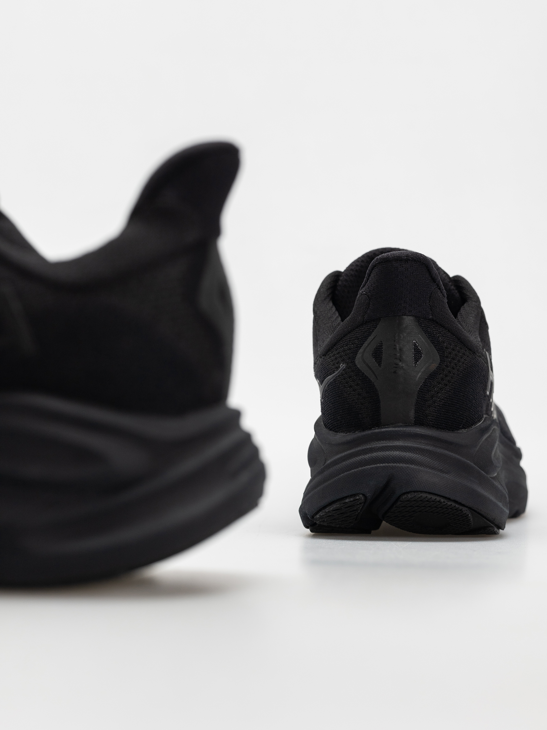 Обувки Hoka Clifton 10 (black/black)