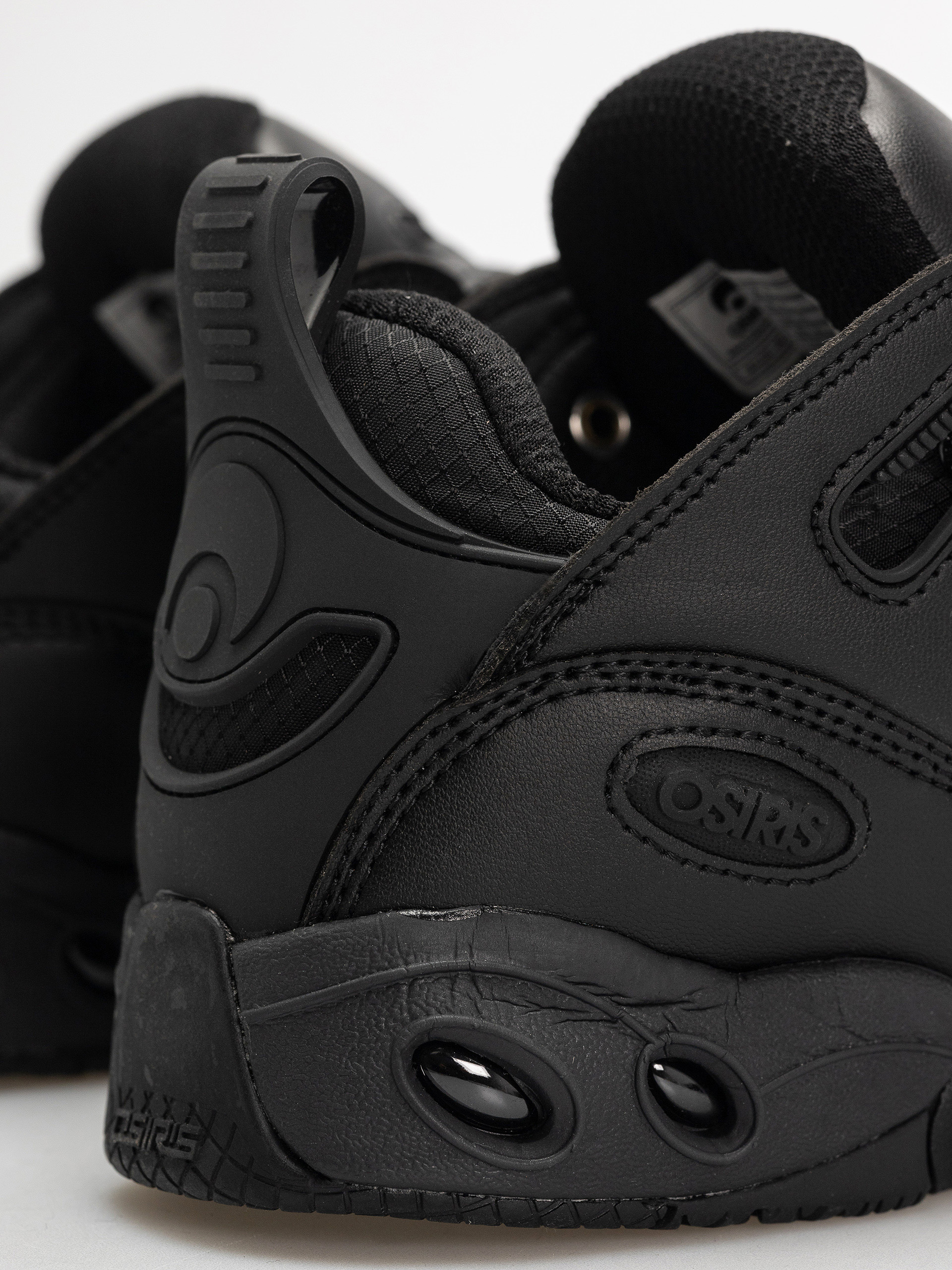 Обувки Osiris D3 E (black/black/black)