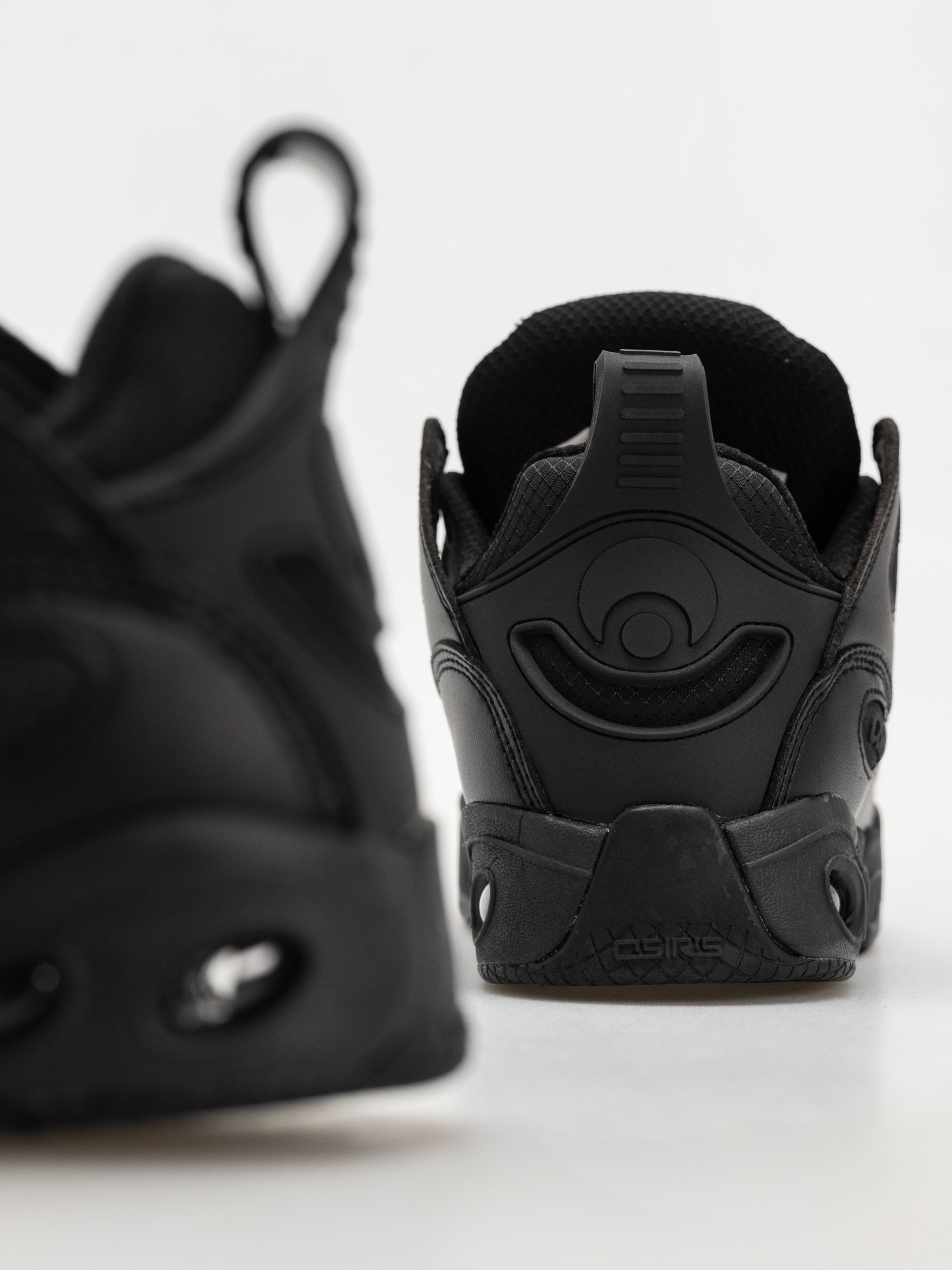 Обувки Osiris D3 E (black/black/black)