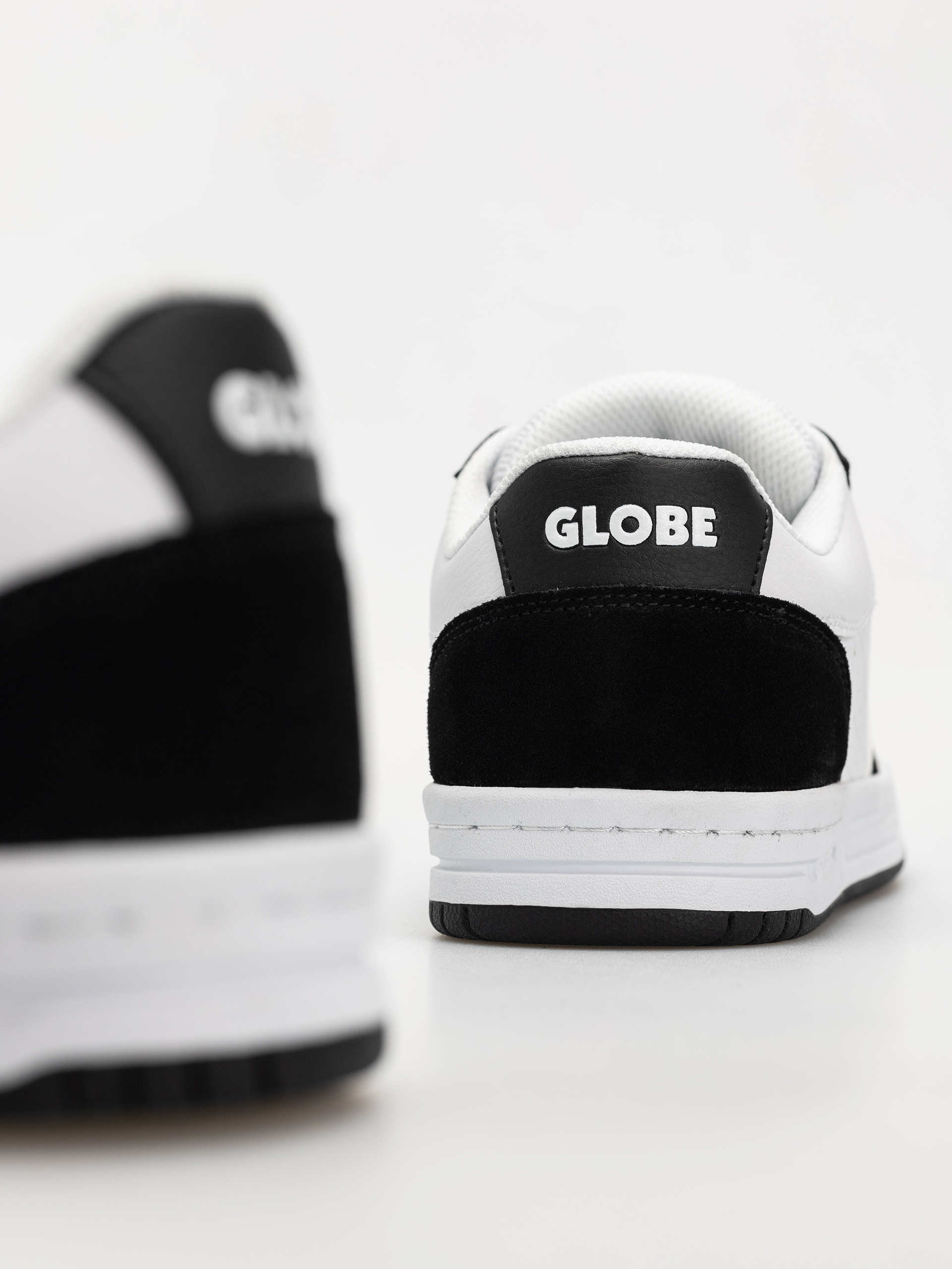 Обувки Globe Mojo 2.0 (black white)