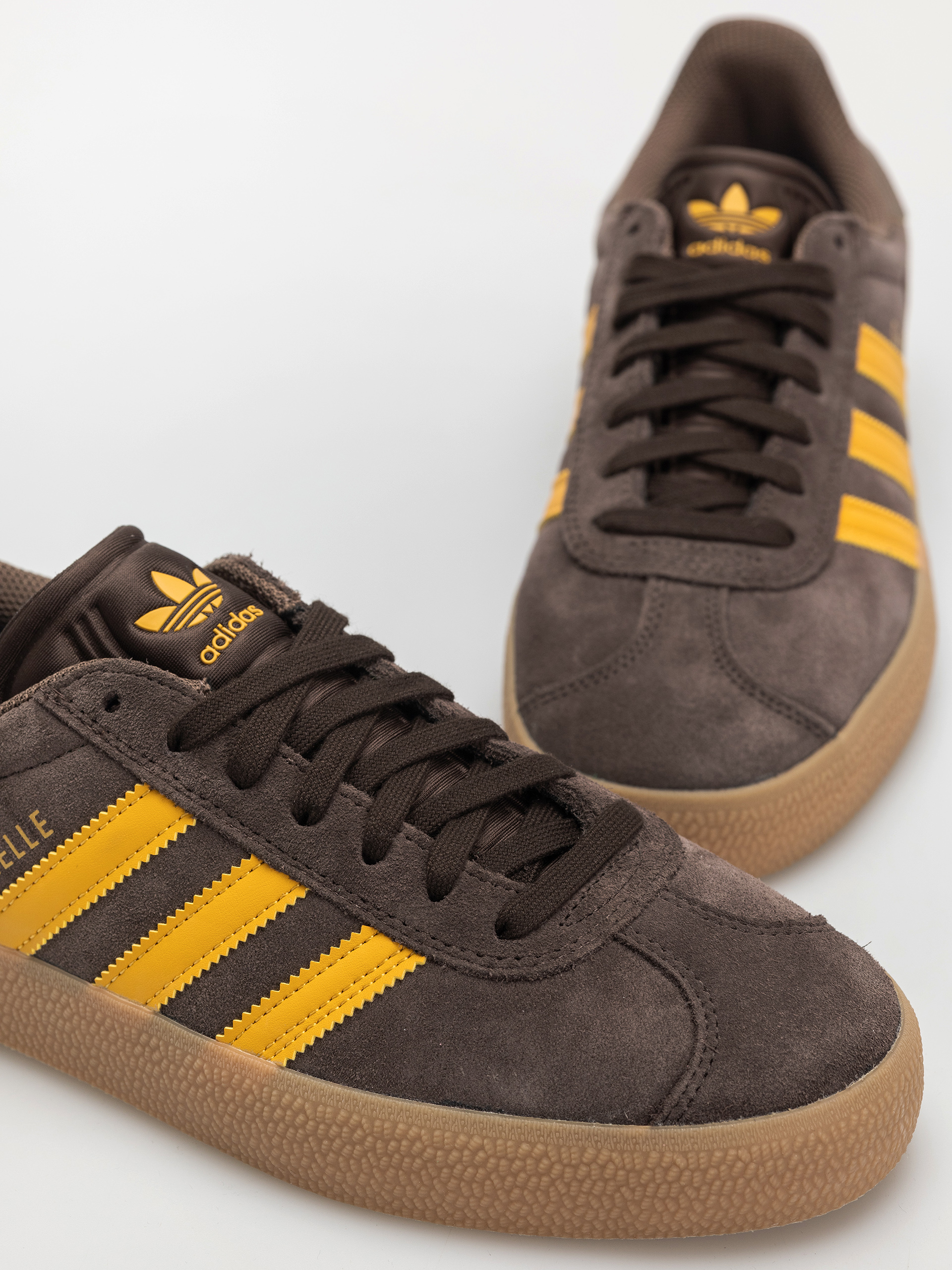 Обувки adidas Gazelle ADV (crywht/crywht/gum4)