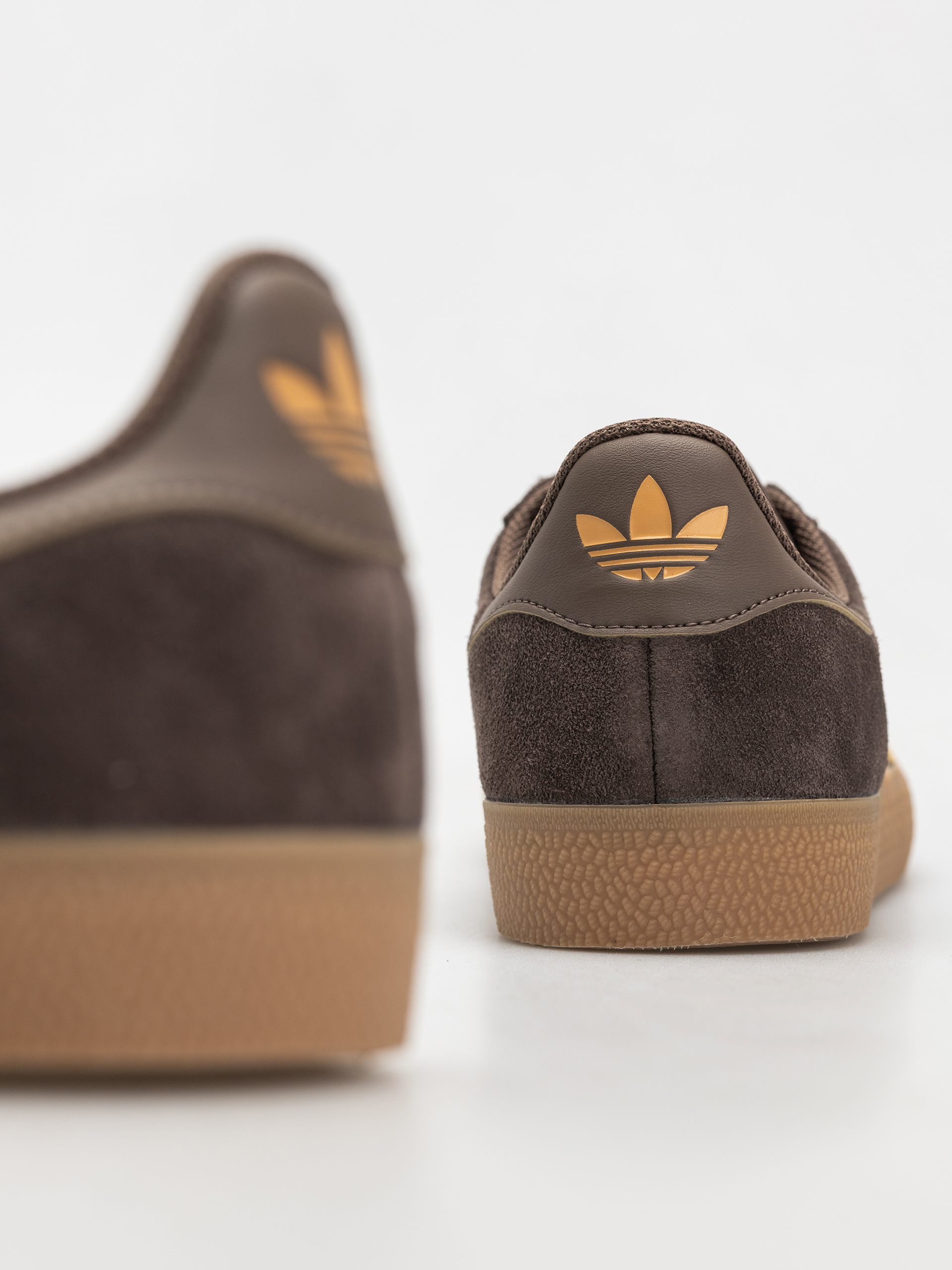 Обувки adidas Gazelle ADV (crywht/crywht/gum4)