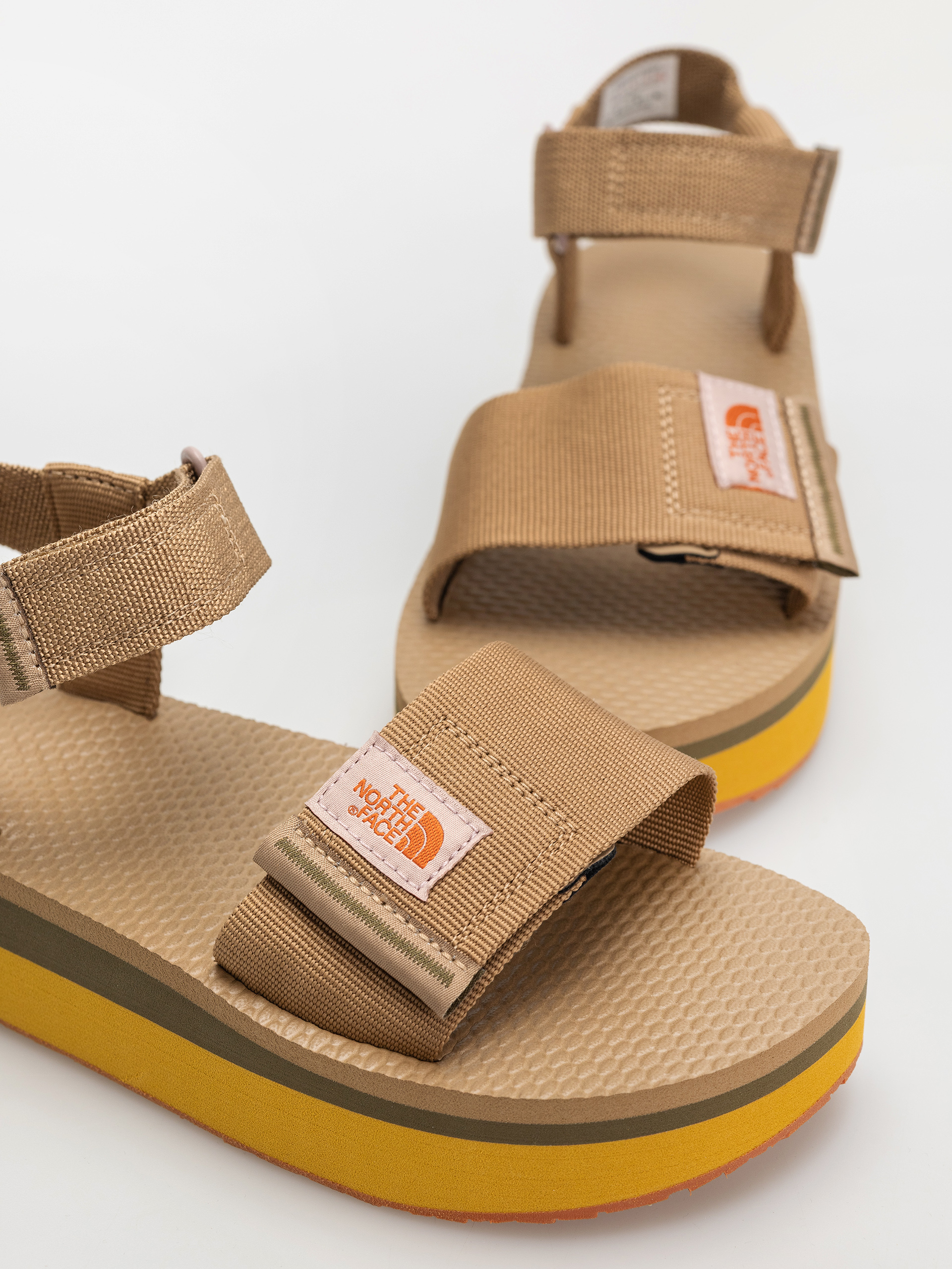 Сандали The North Face Skeena Platform Wmn (sahara/iron bronze)