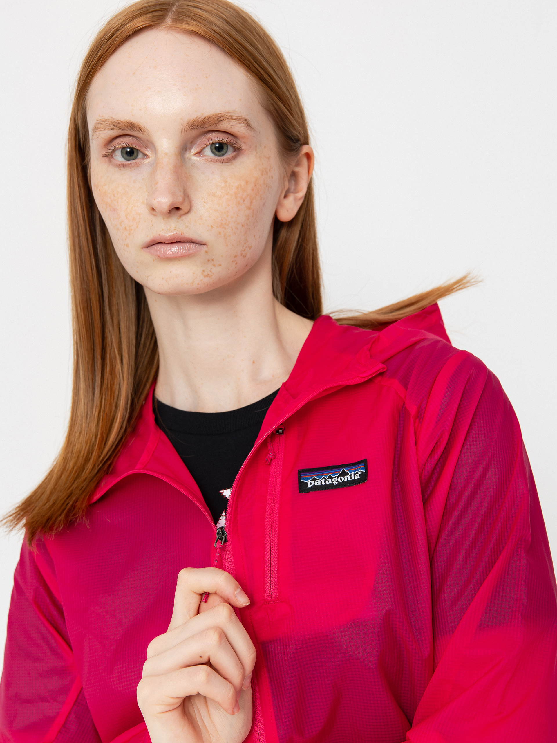 Яке Patagonia Houdini Wmn (luminous pink)