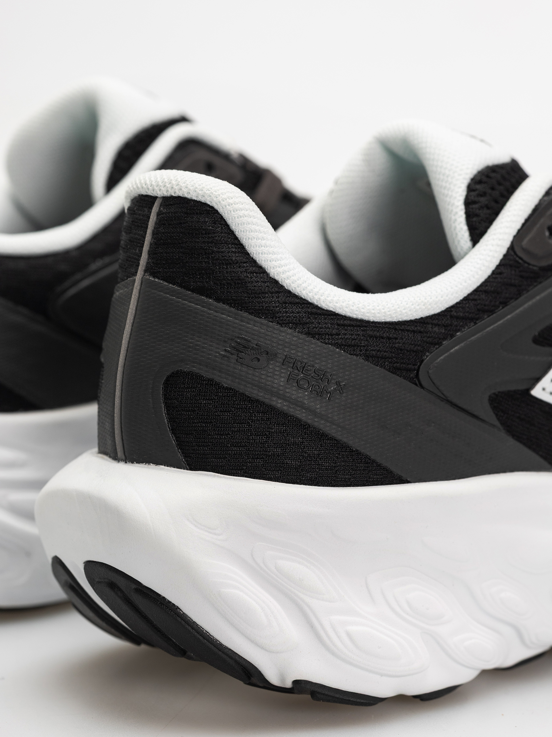 Обувки New Balance TRN (black/white)