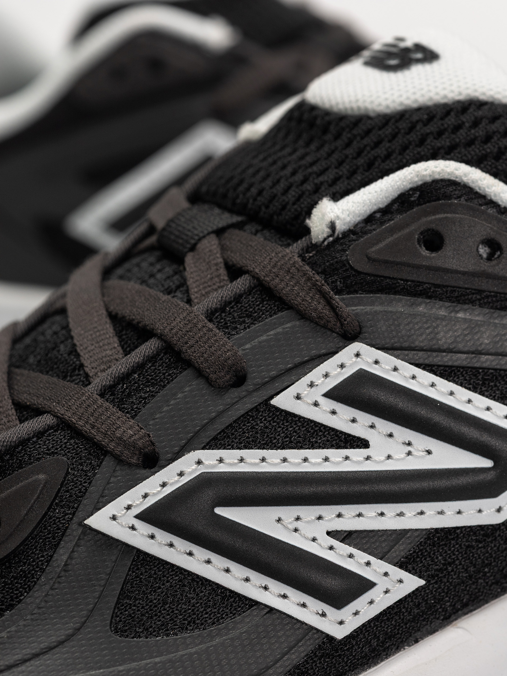 Обувки New Balance TRN (black/white)