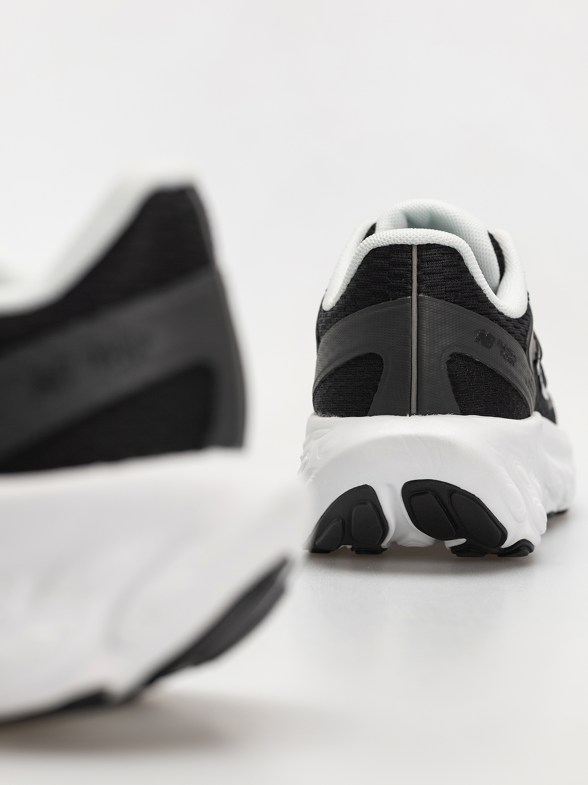 Обувки New Balance TRN (black/white)