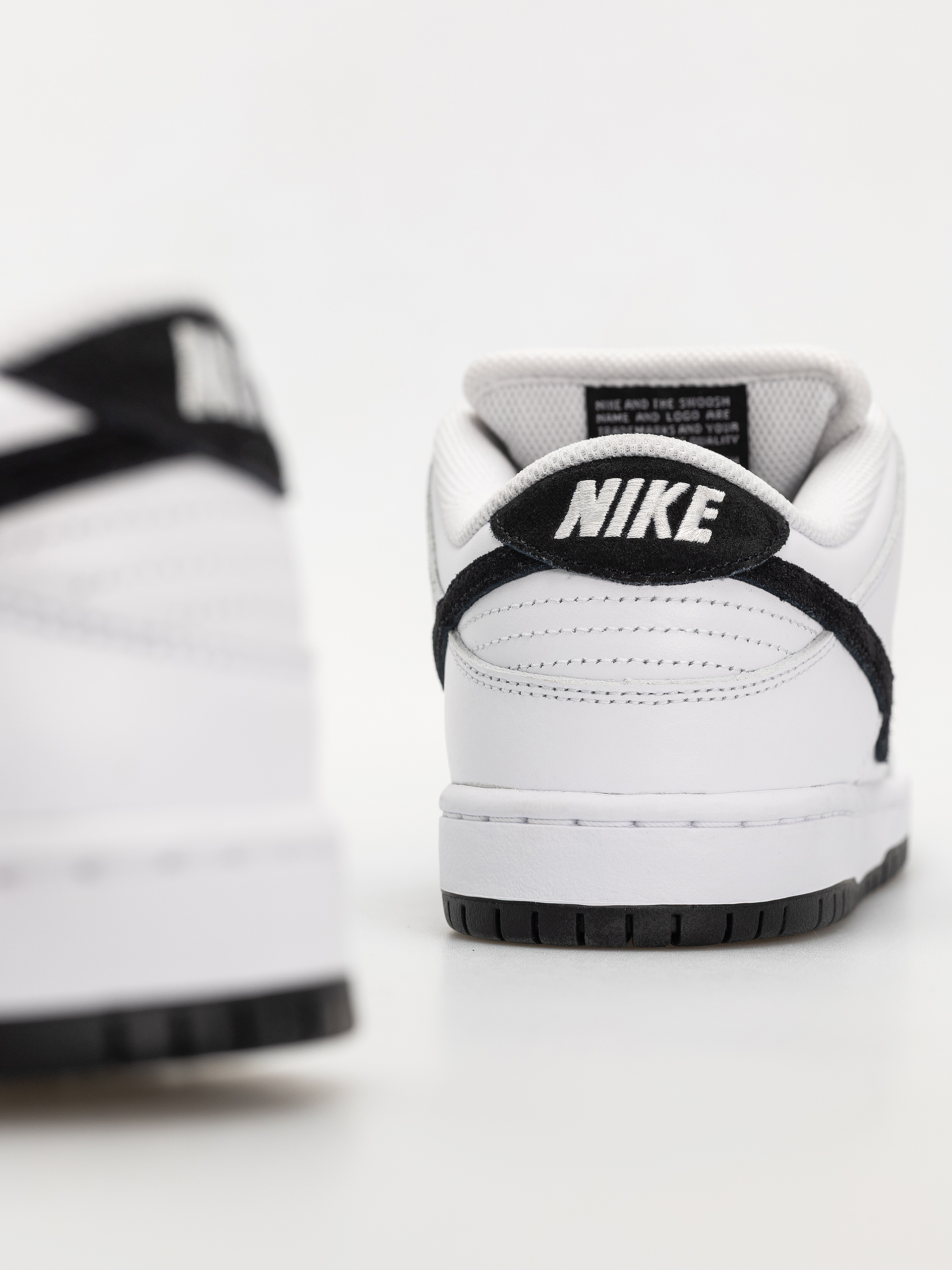 Обувки Nike SB Dunk Low Pro (white/black white black)