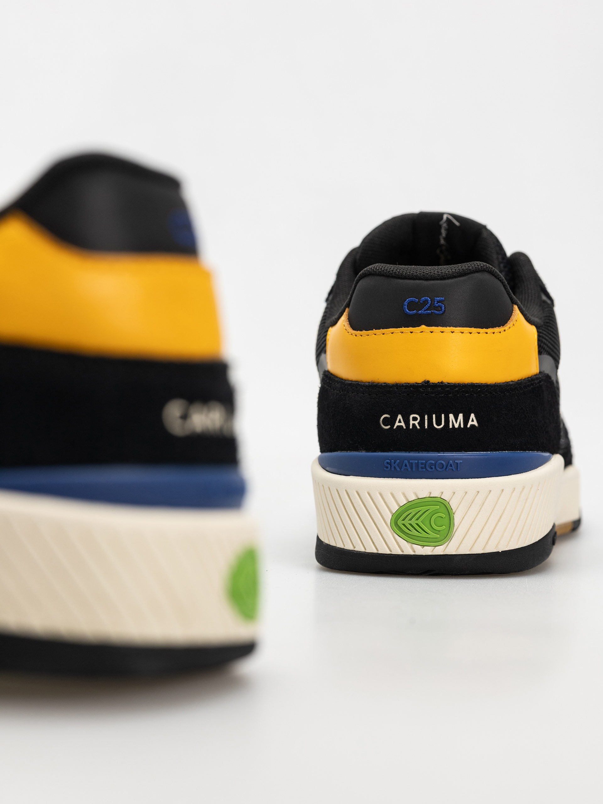 Обувки Cariuma Skategoat C25 Pro (black suede and mesh ivory logo yellow)