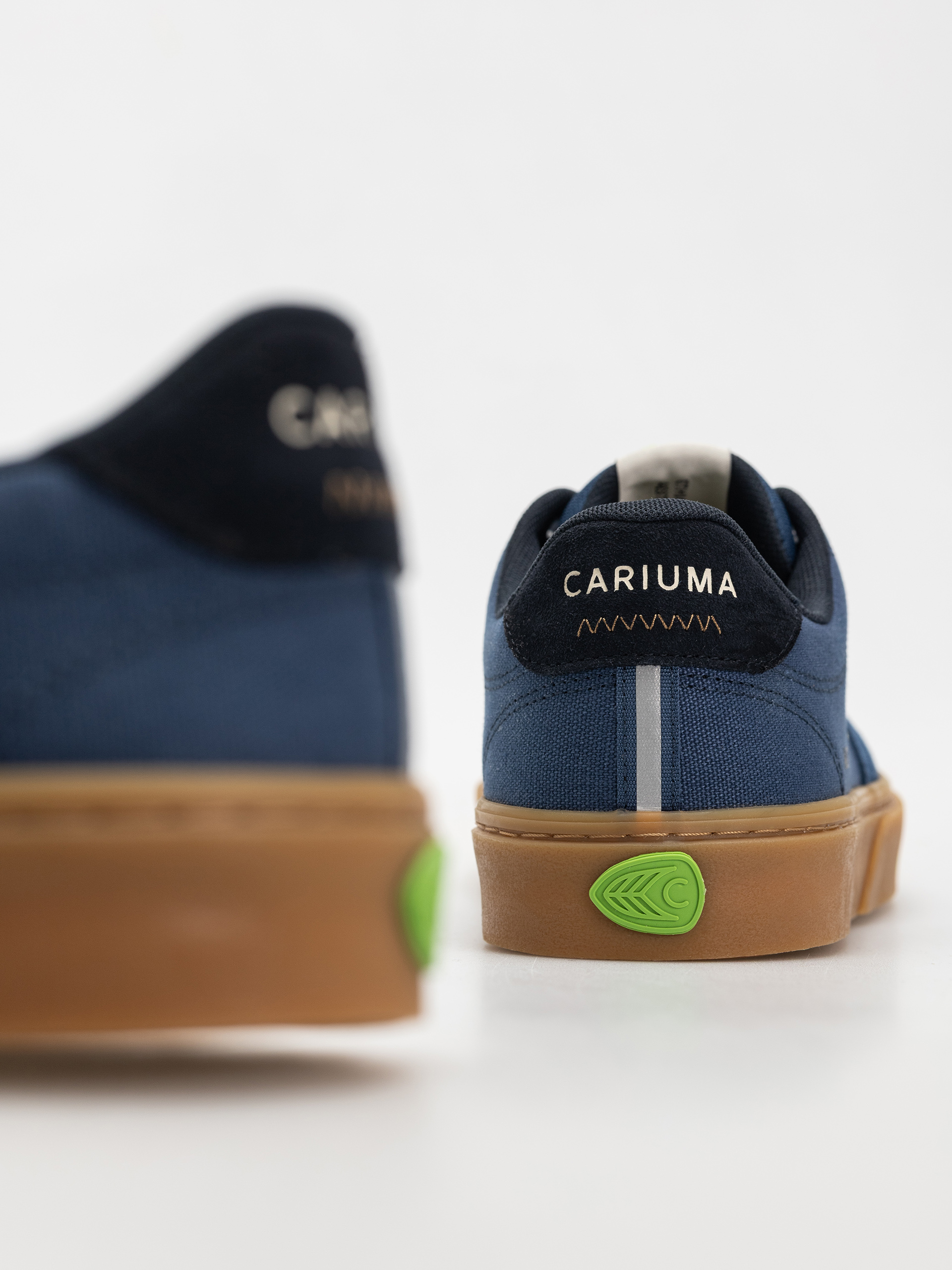Обувки Cariuma Naioca Pro (gum shadow blue suede and canvas ivory logo navy)
