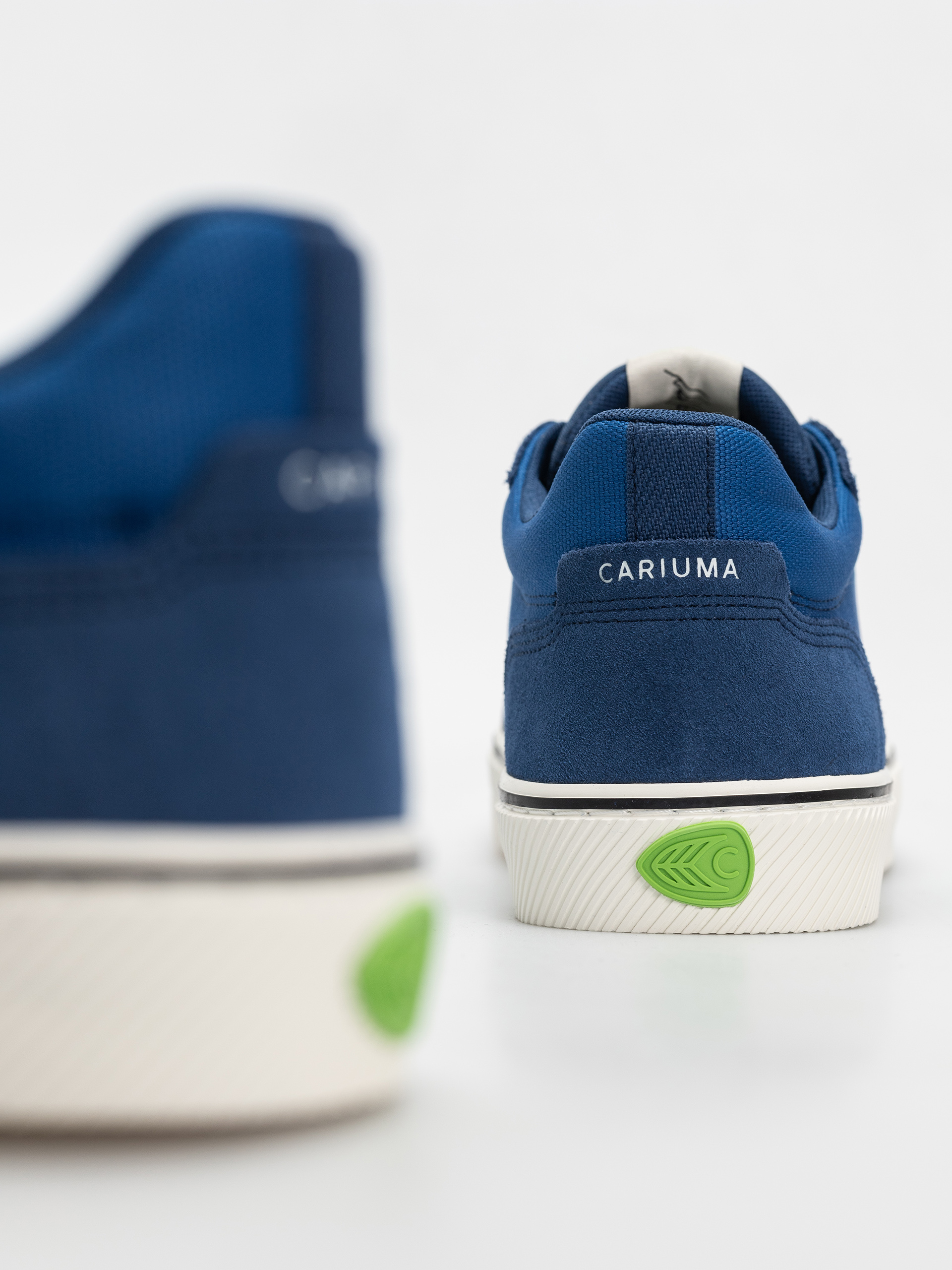 Обувки Cariuma Vallely Pro (mystery blue suede and cordura off white logo)