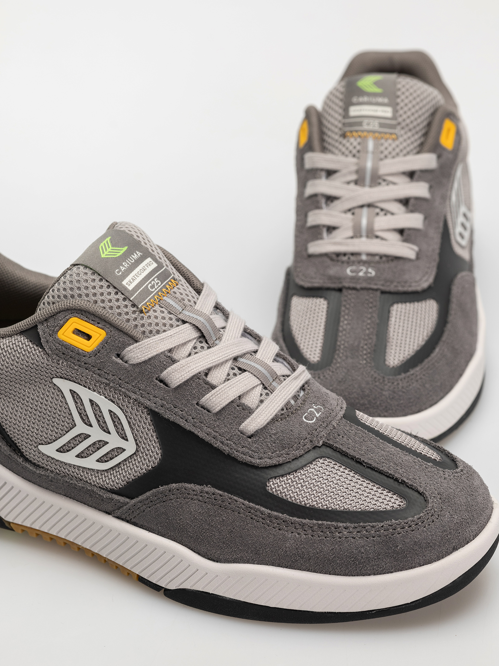 Обувки Cariuma Skategoat C25 Pro (charcoal grey suede light grey mesh ice logo yellow)