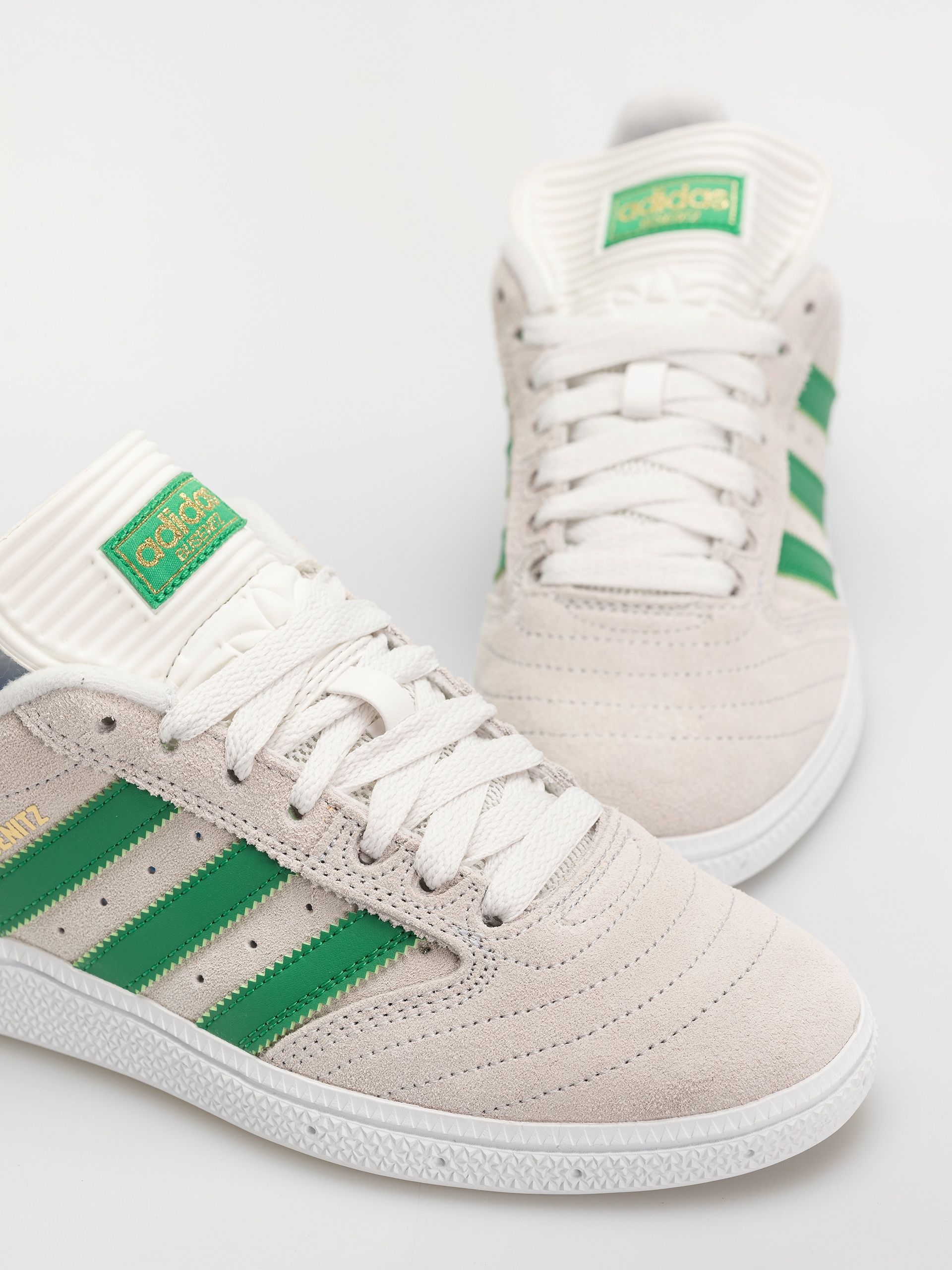 Обувки adidas Busenitz (crywht/crywht/goldmt)