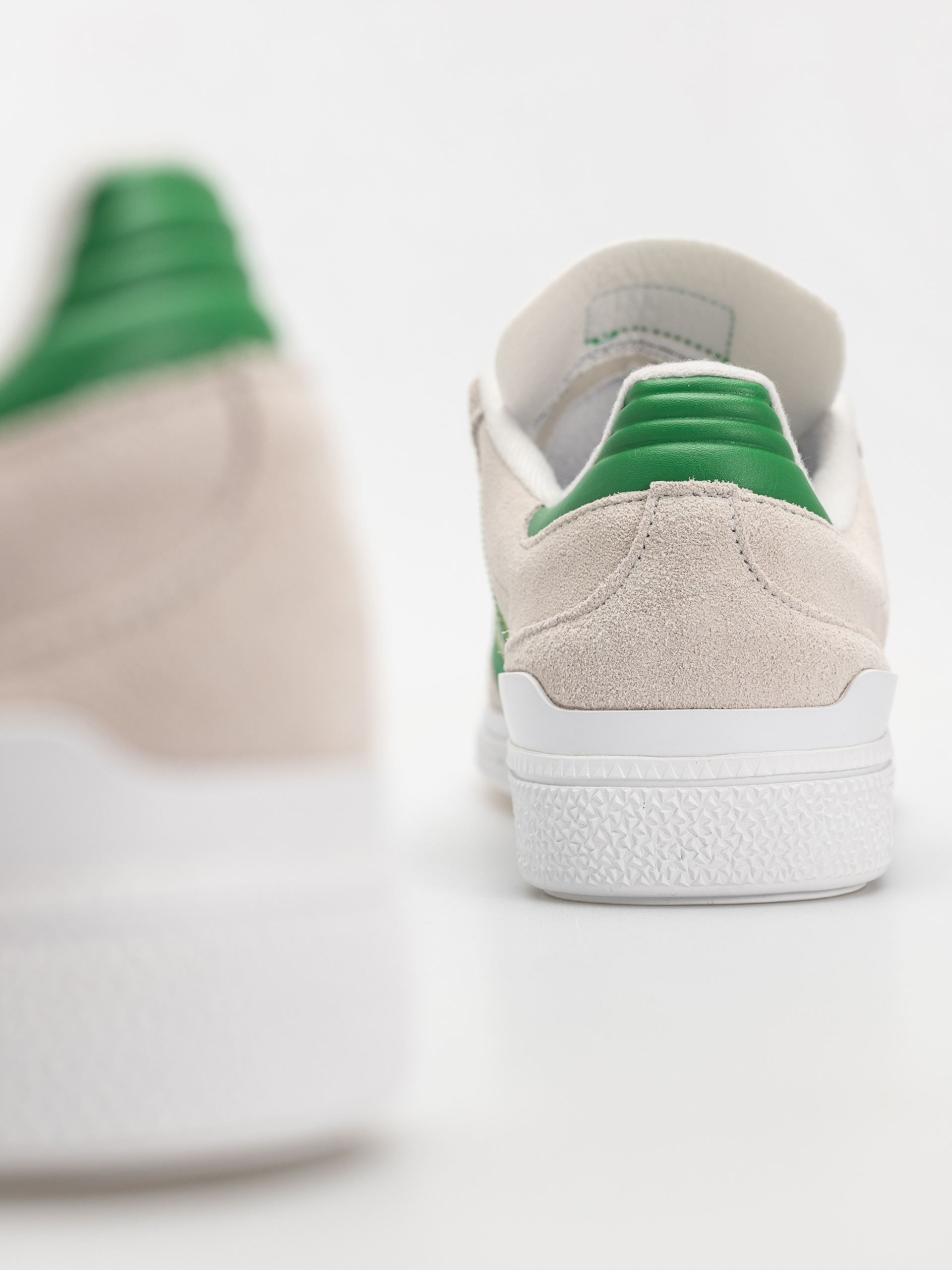 Обувки adidas Busenitz (crywht/crywht/goldmt)