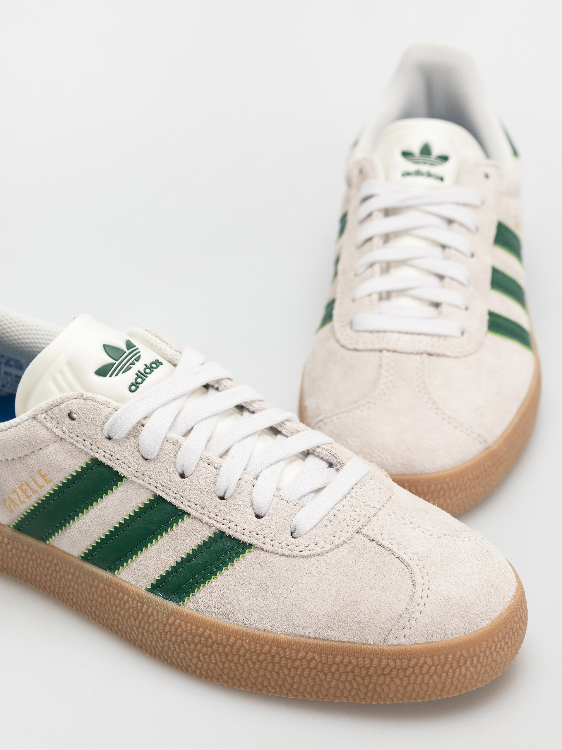 Обувки adidas Gazelle ADV (crywht/crywht/gum4)
