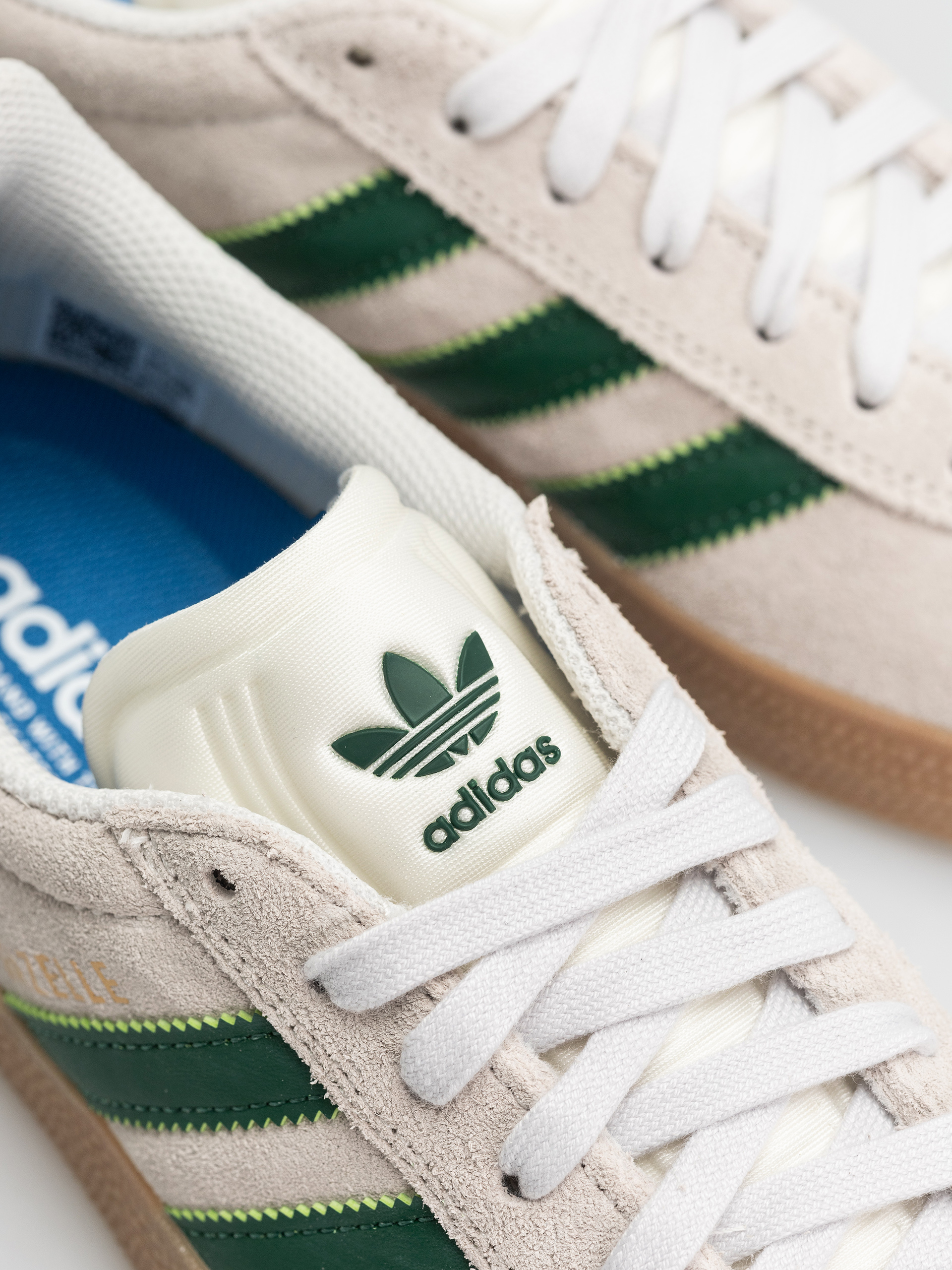 Обувки adidas Gazelle ADV (crywht/crywht/gum4)