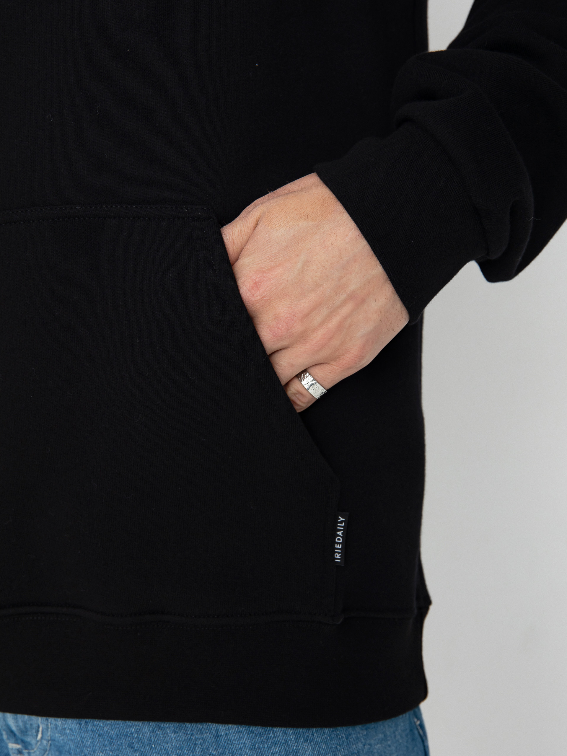 Суитшърт с качулка Iriedaily Zwille HD (black)