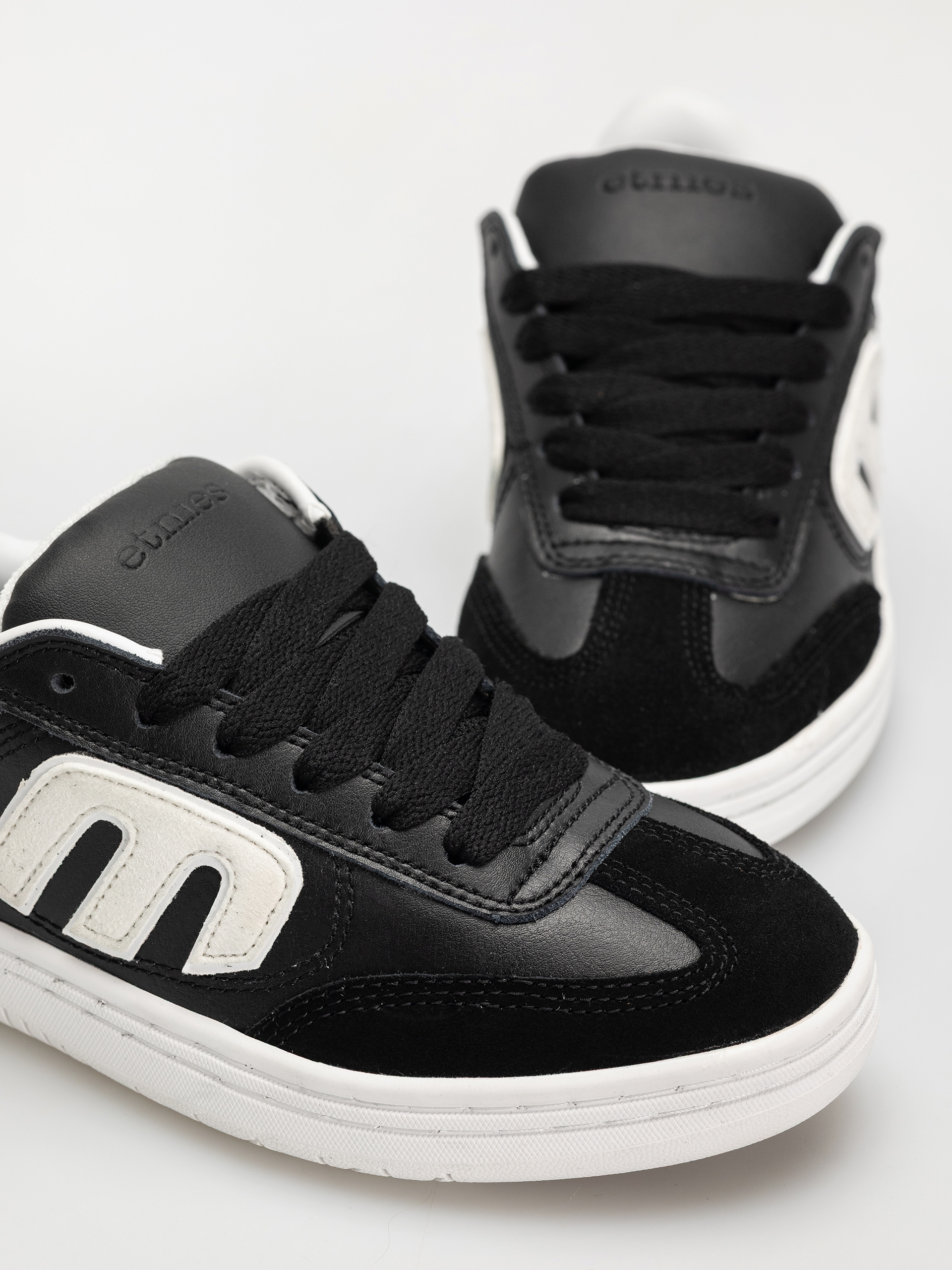 Обувки Etnies Locut (black/white/white)
