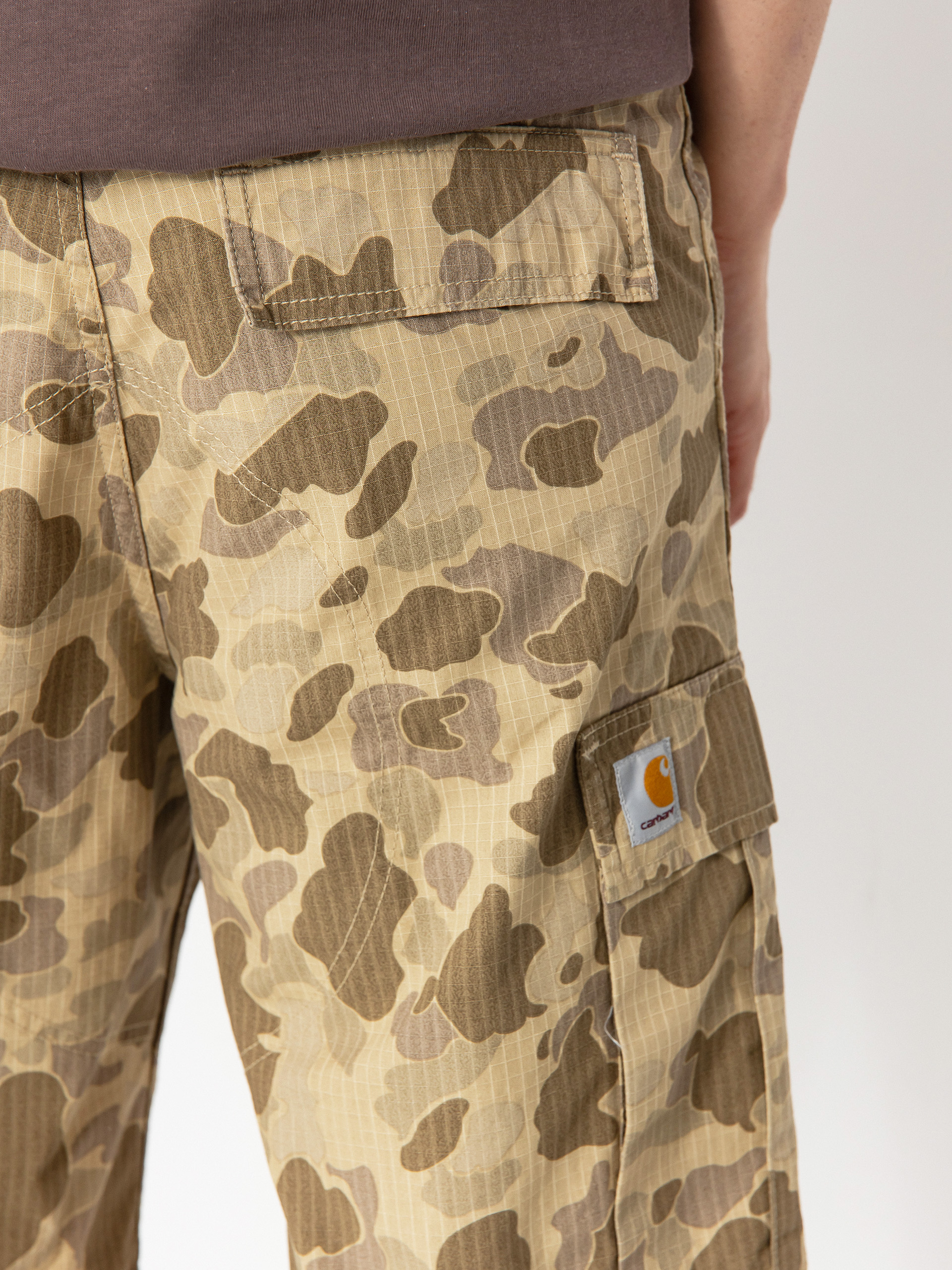 Къси панталони Carhartt WIP Regular Cargo (camo duck/desert)