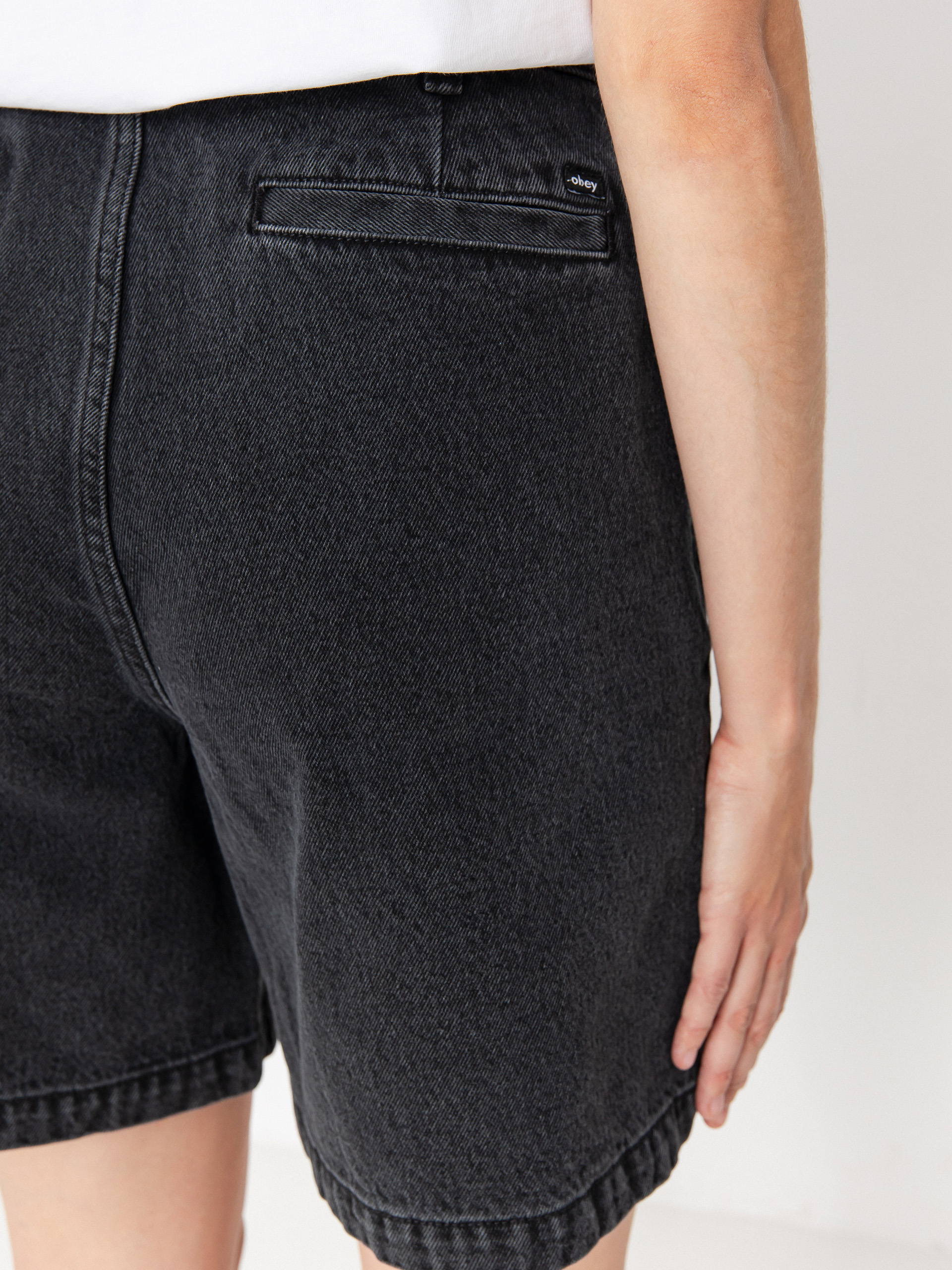 Къси панталони OBEY Eli II Denim Pleated Wmn (black ash)