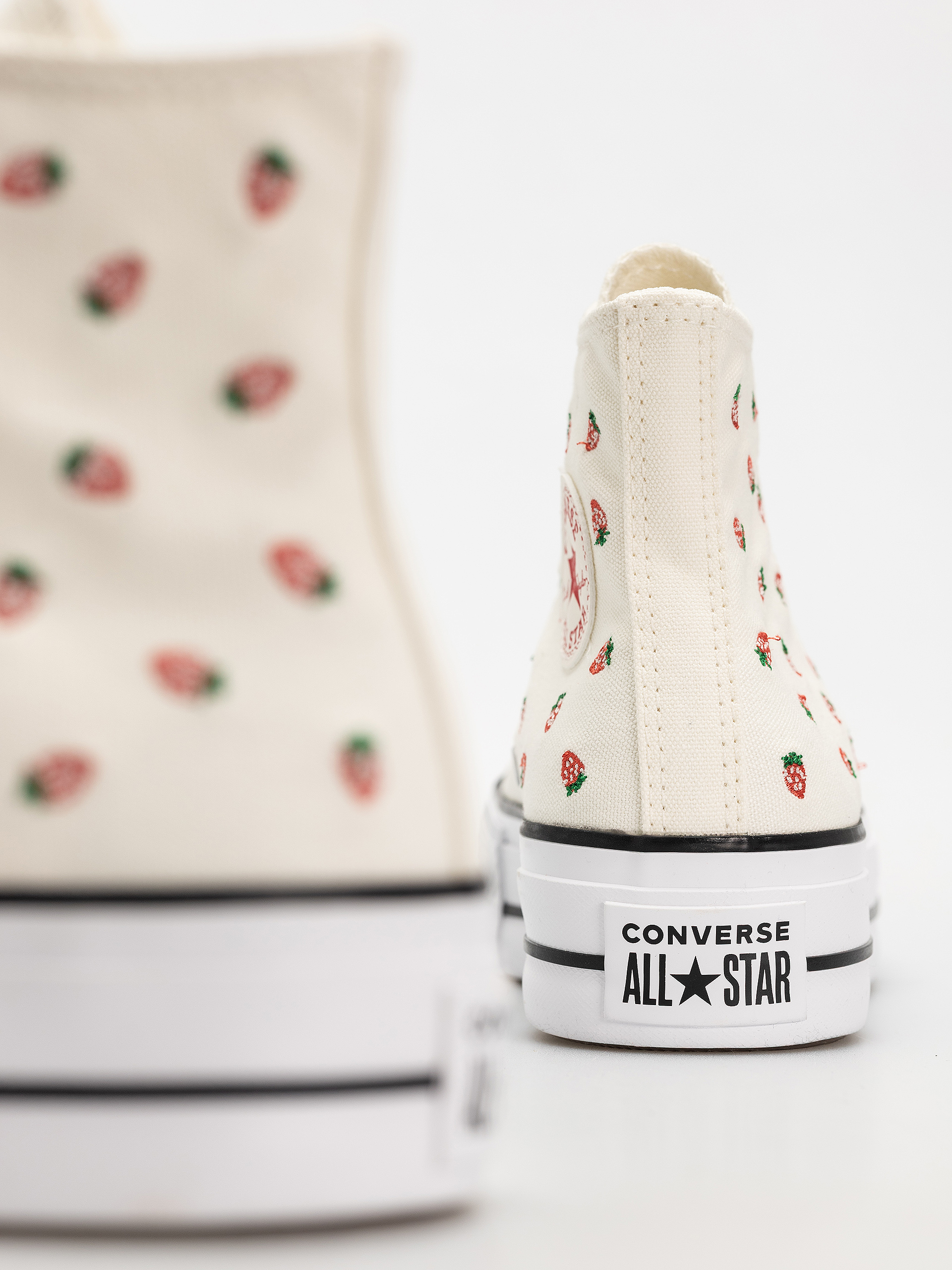 Кецове Converse Chuck Taylor All Star Lift Hi Wmn (egret/soft red/white)