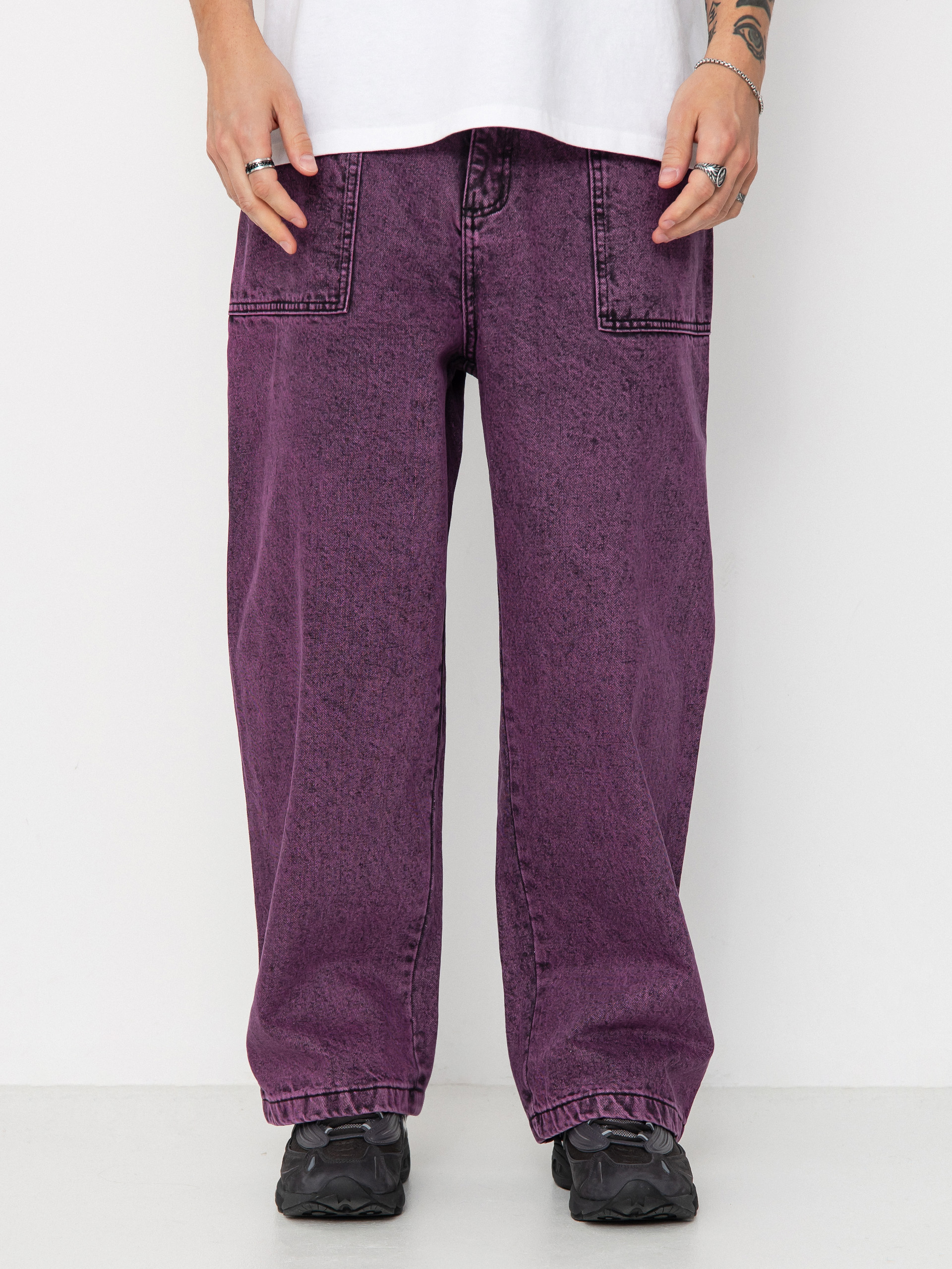 u041fu0430u043du0442u0430u043bu043eu043du0438 Poetic Collective Painter (purple acid wash denim)