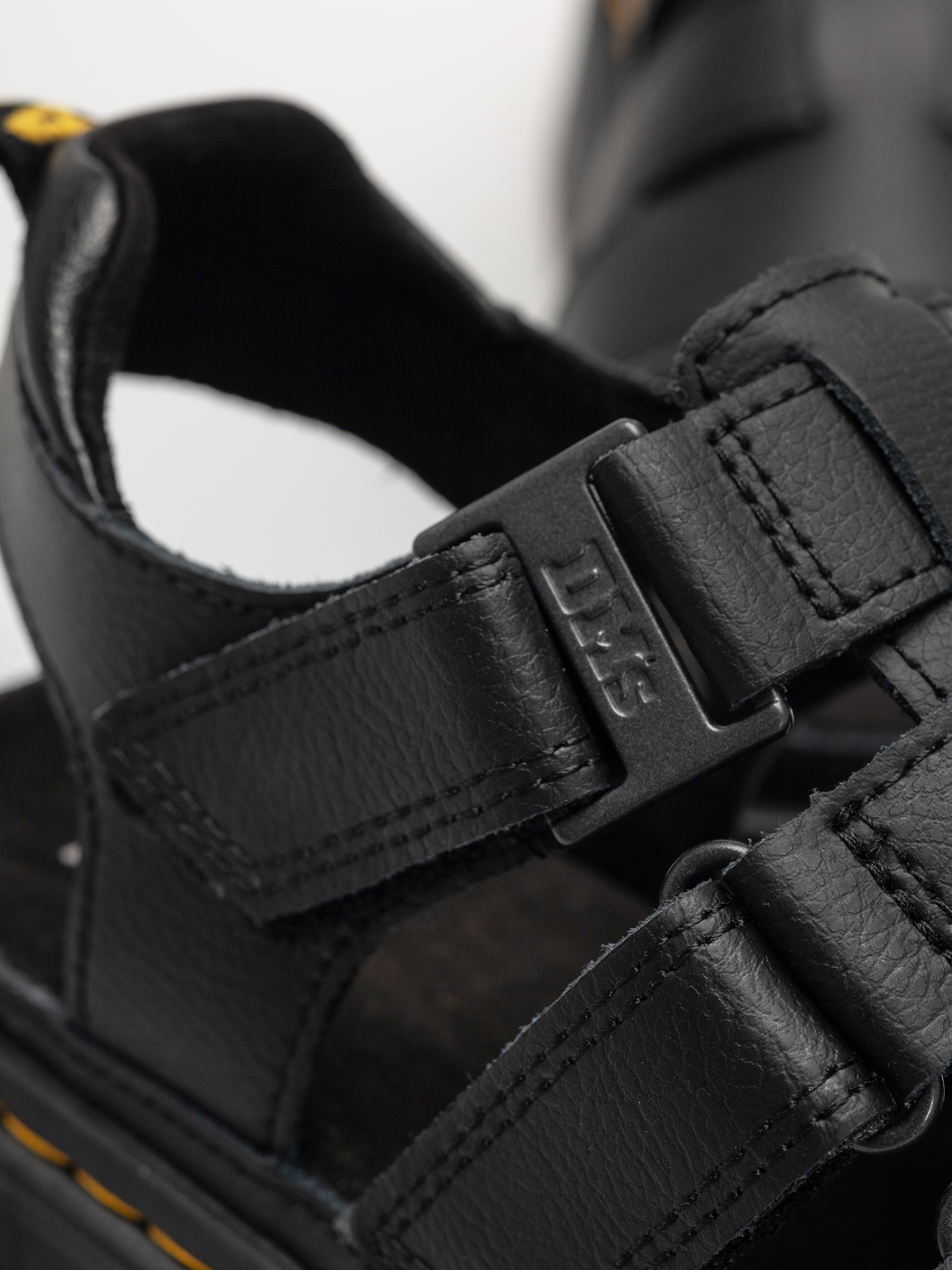 Сандали Dr. Martens Mattison 3 Strap Wmn (black athena)