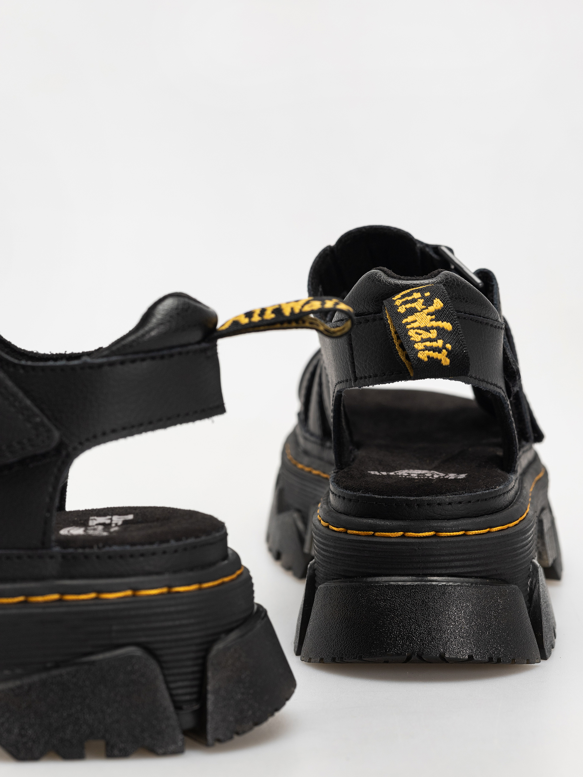 Сандали Dr. Martens Mattison 3 Strap Wmn (black athena)