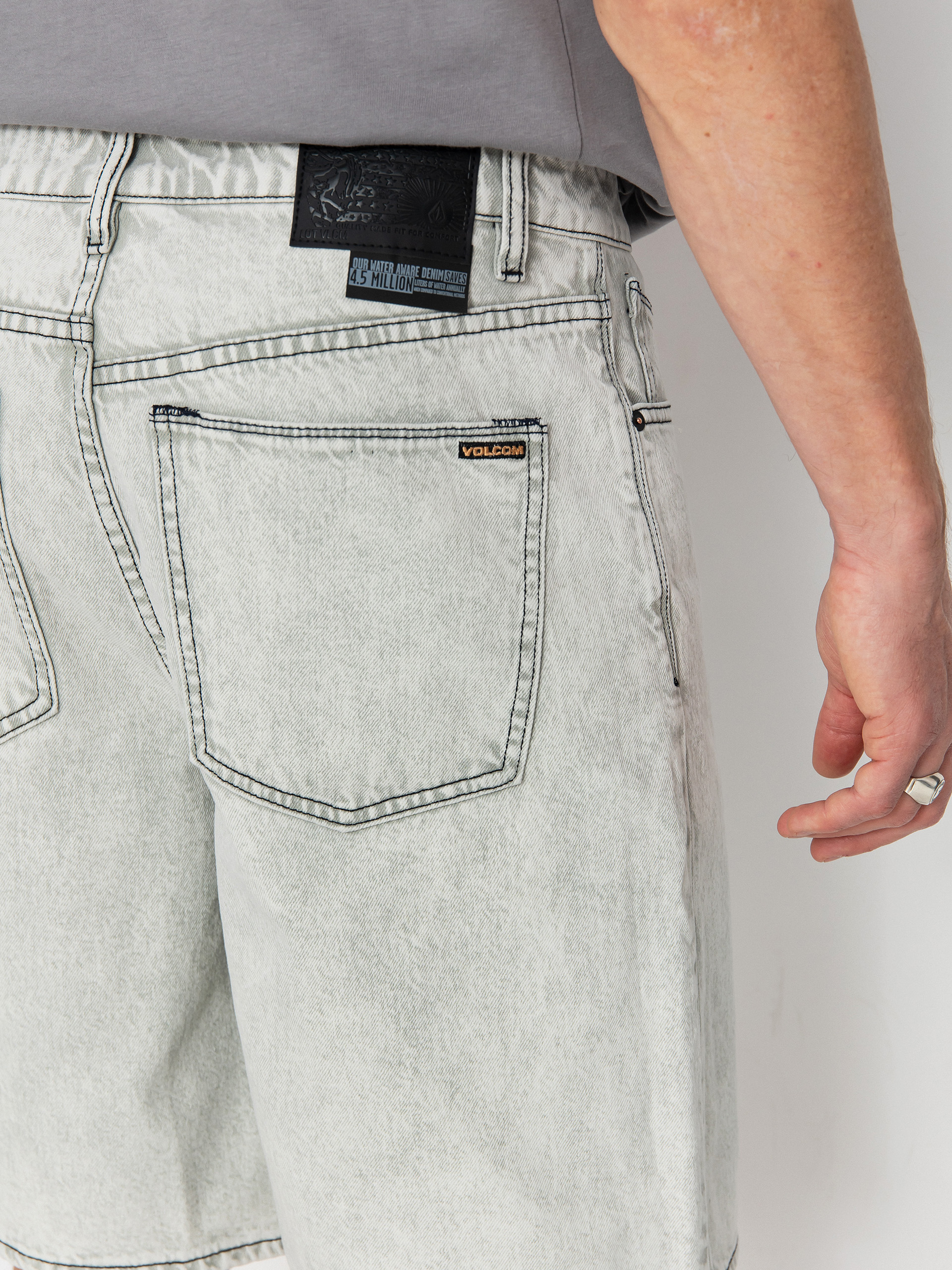 Къси панталони Volcom Billow (bone)