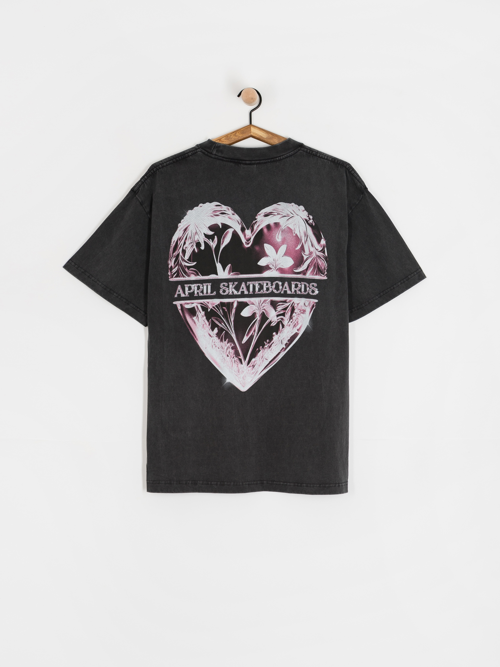 Тениска April Skateboards Heart (vintage black)