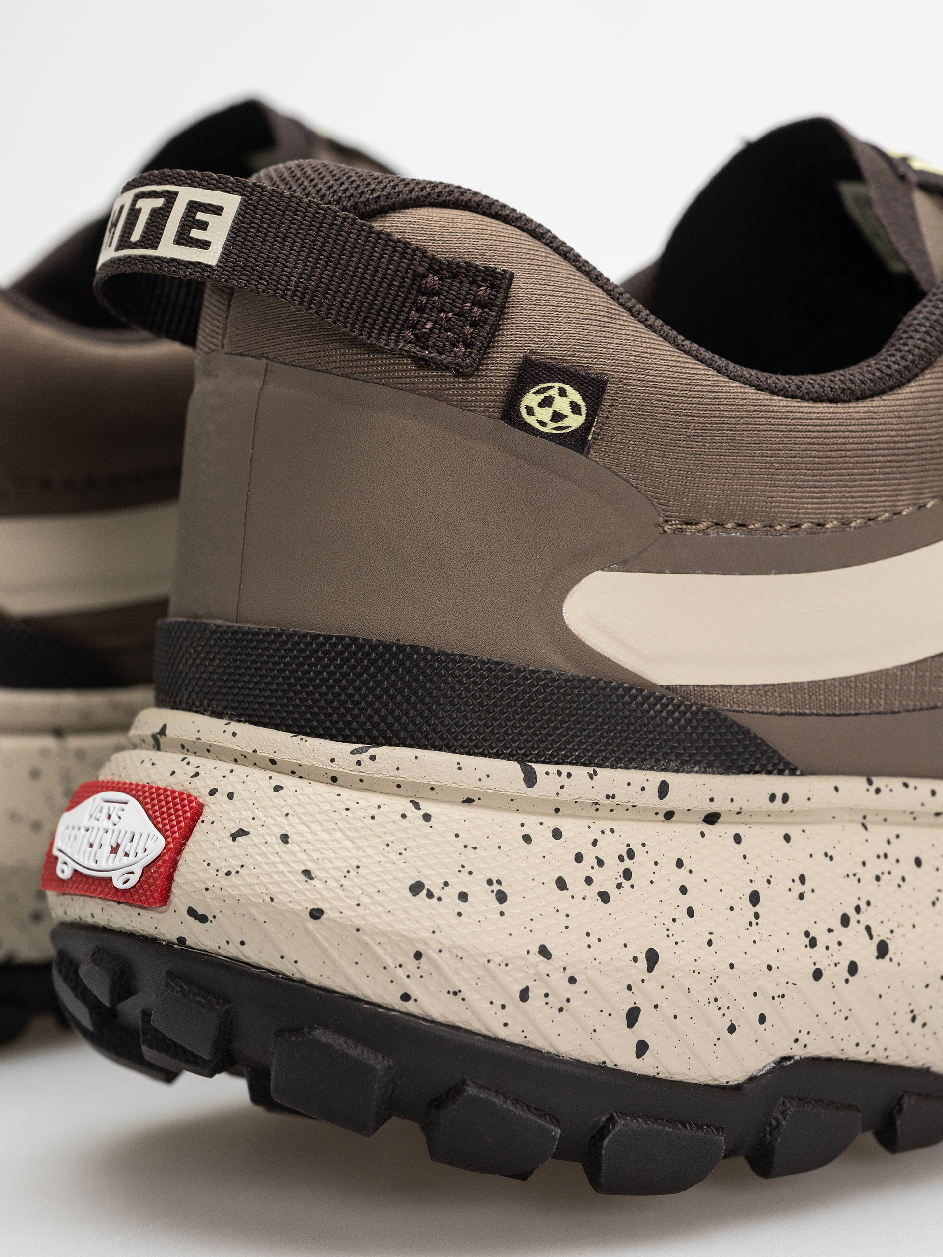 Обувки Vans Mte Crosspath (brown/black)