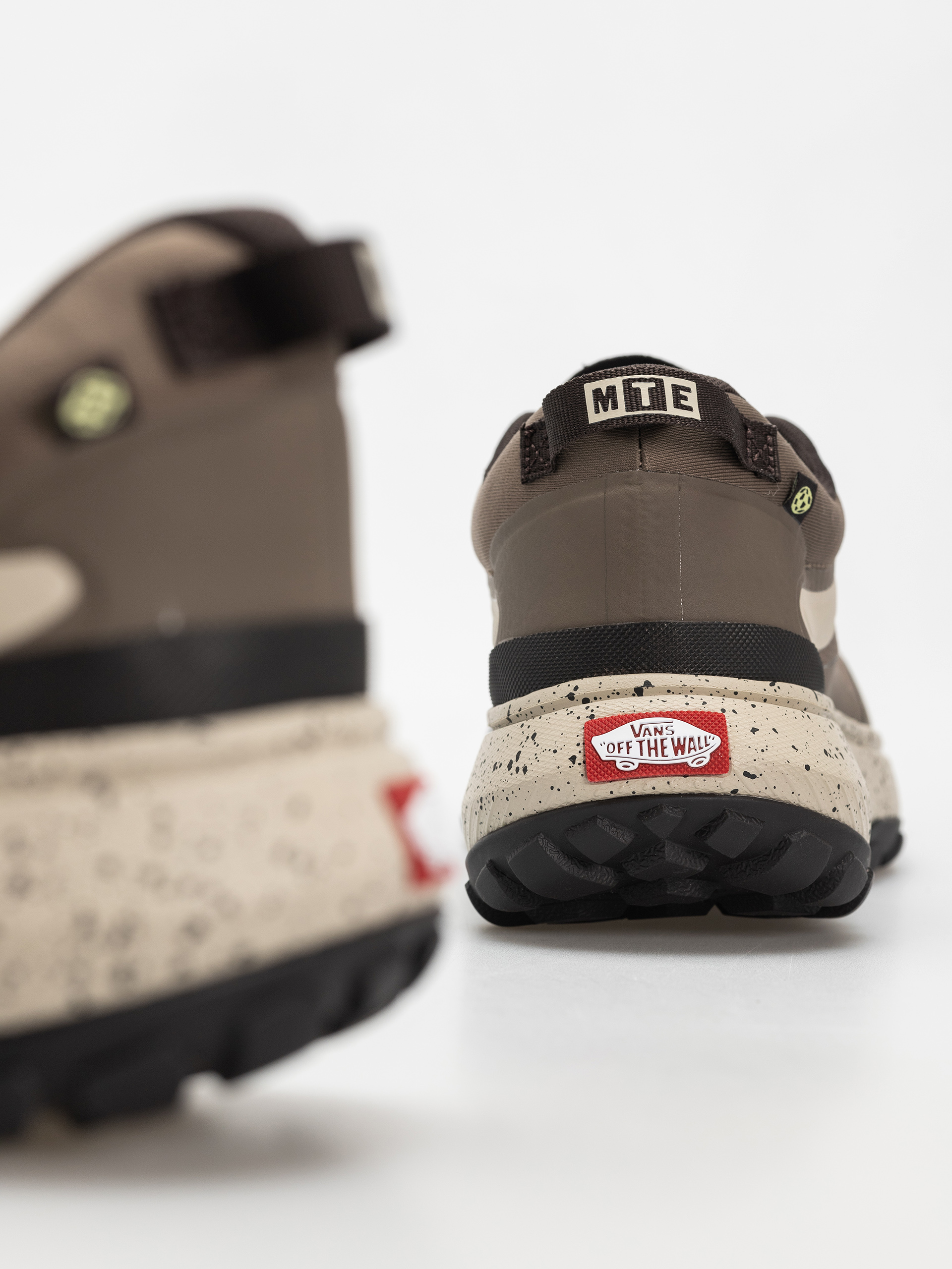 Обувки Vans Mte Crosspath (brown/black)