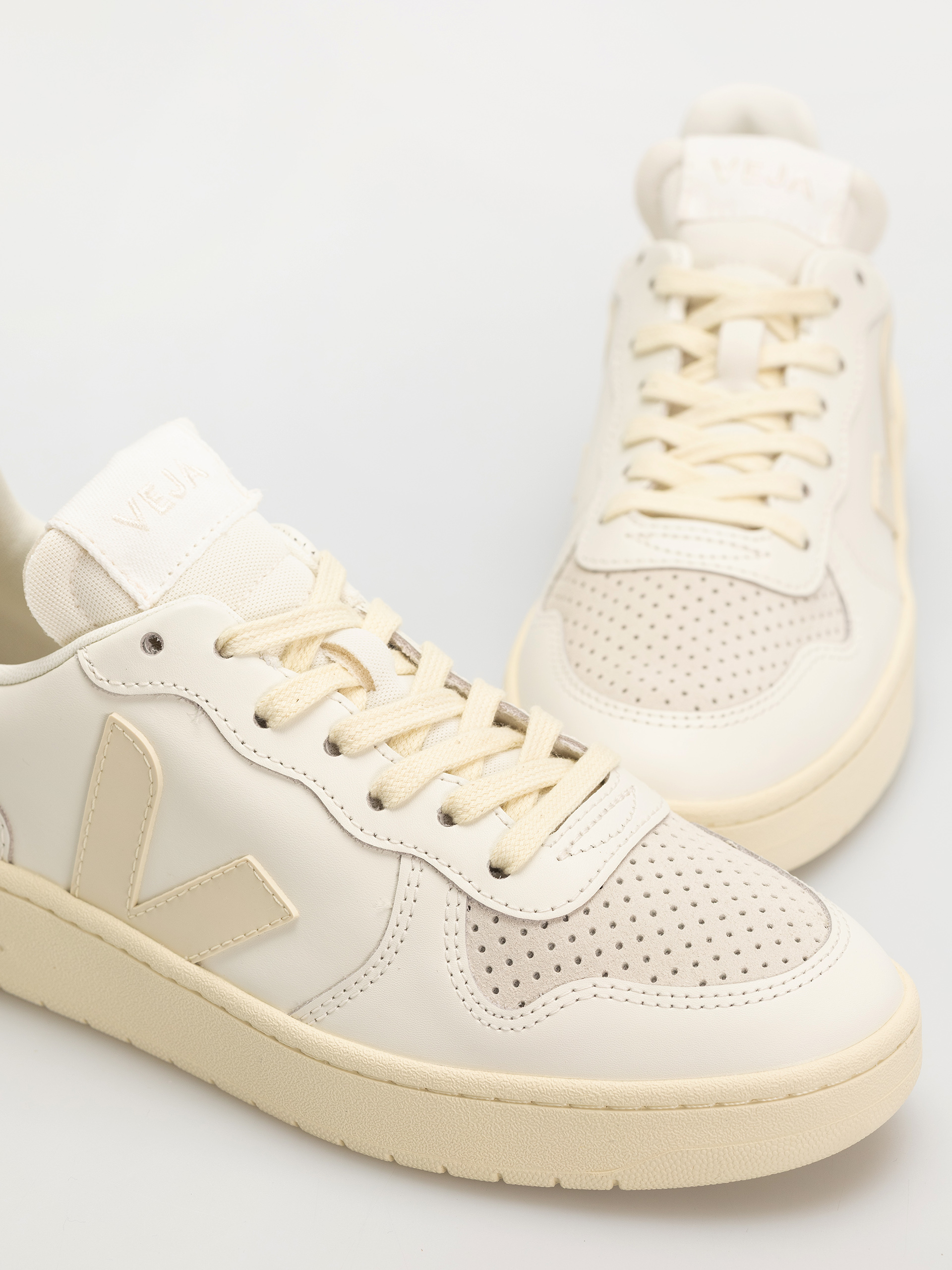 Обувки Veja V-10 Wmn (pure calcaire)