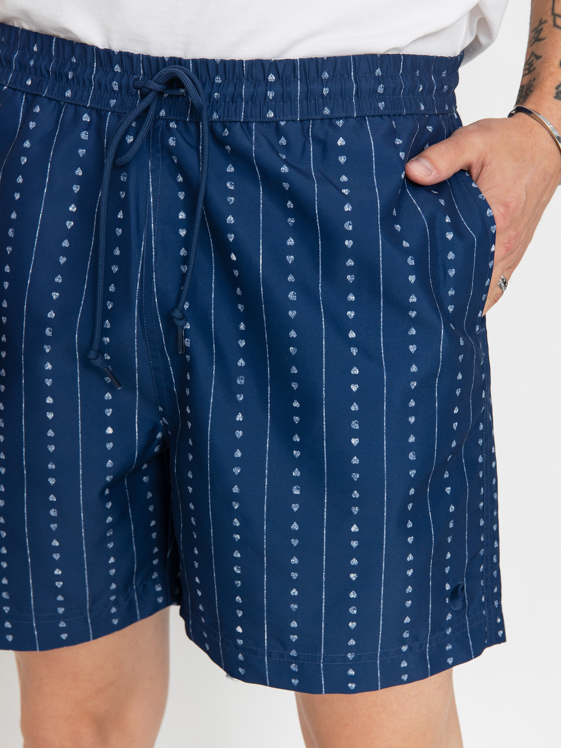 Къси панталони Carhartt WIP Chase Swim (heart c pinstripe/ink/natural)