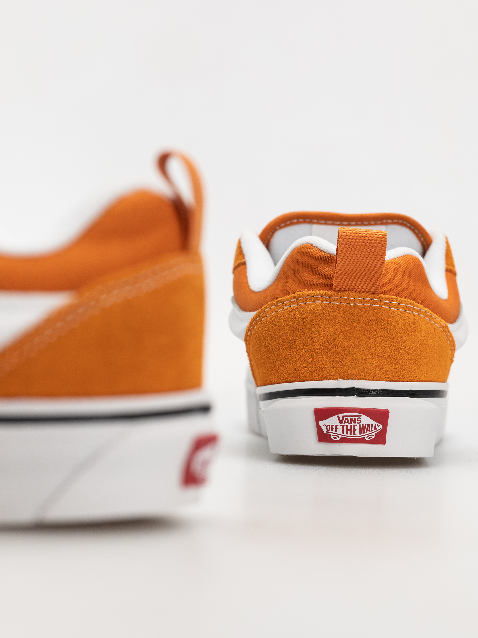 Обувки Vans Knu Skool (color theory marmalade)